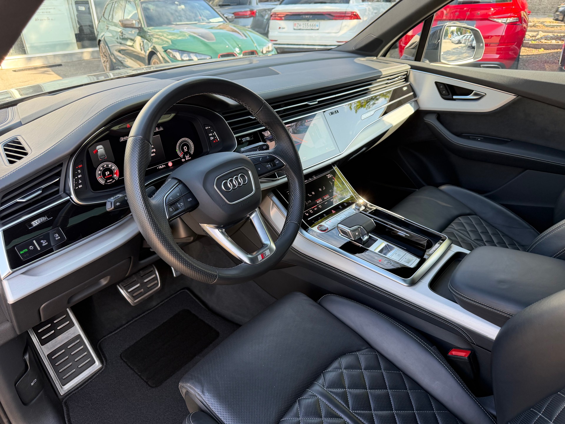 AUDI SQ7 TFSI quattro | CH | Audi Garantie 2027 | NP: 170K | 22" | Black Optik | Massage | Pano |  7Sitz |-image-10