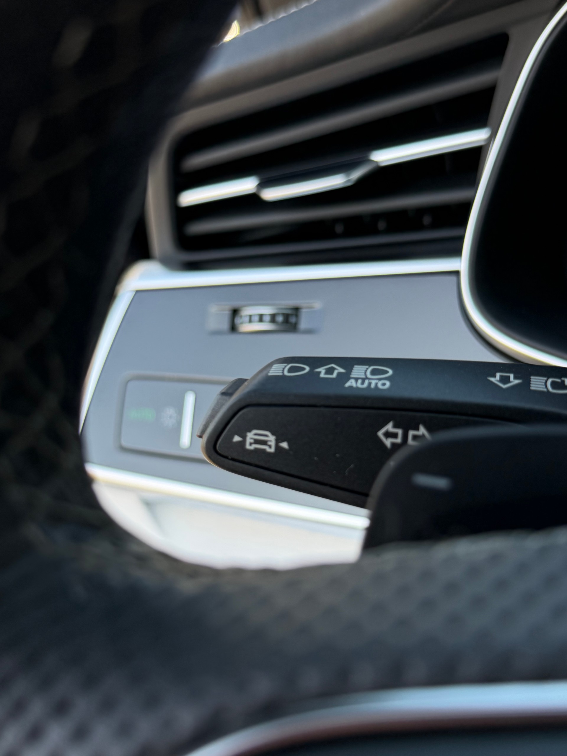 AUDI SQ7 TFSI quattro | CH | Audi Garantie 2027 | NP: 170K | 22" | Black Optik | Massage | Pano |  7Sitz |-image-15