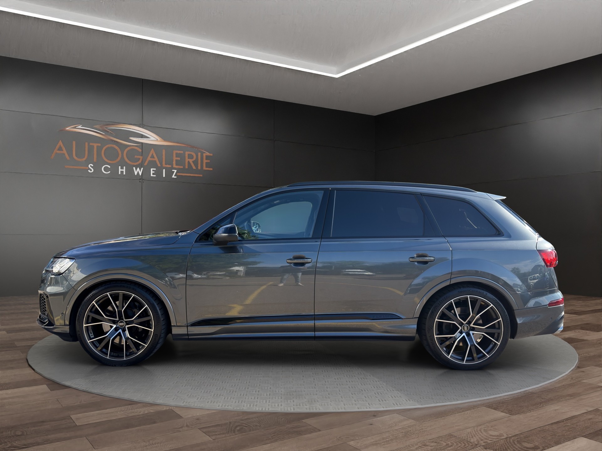 AUDI SQ7 TFSI quattro | CH | Audi Garantie 2027 | NP: 170K | 22" | Black Optik | Massage | Pano |  7Sitz |-showroom-element-1