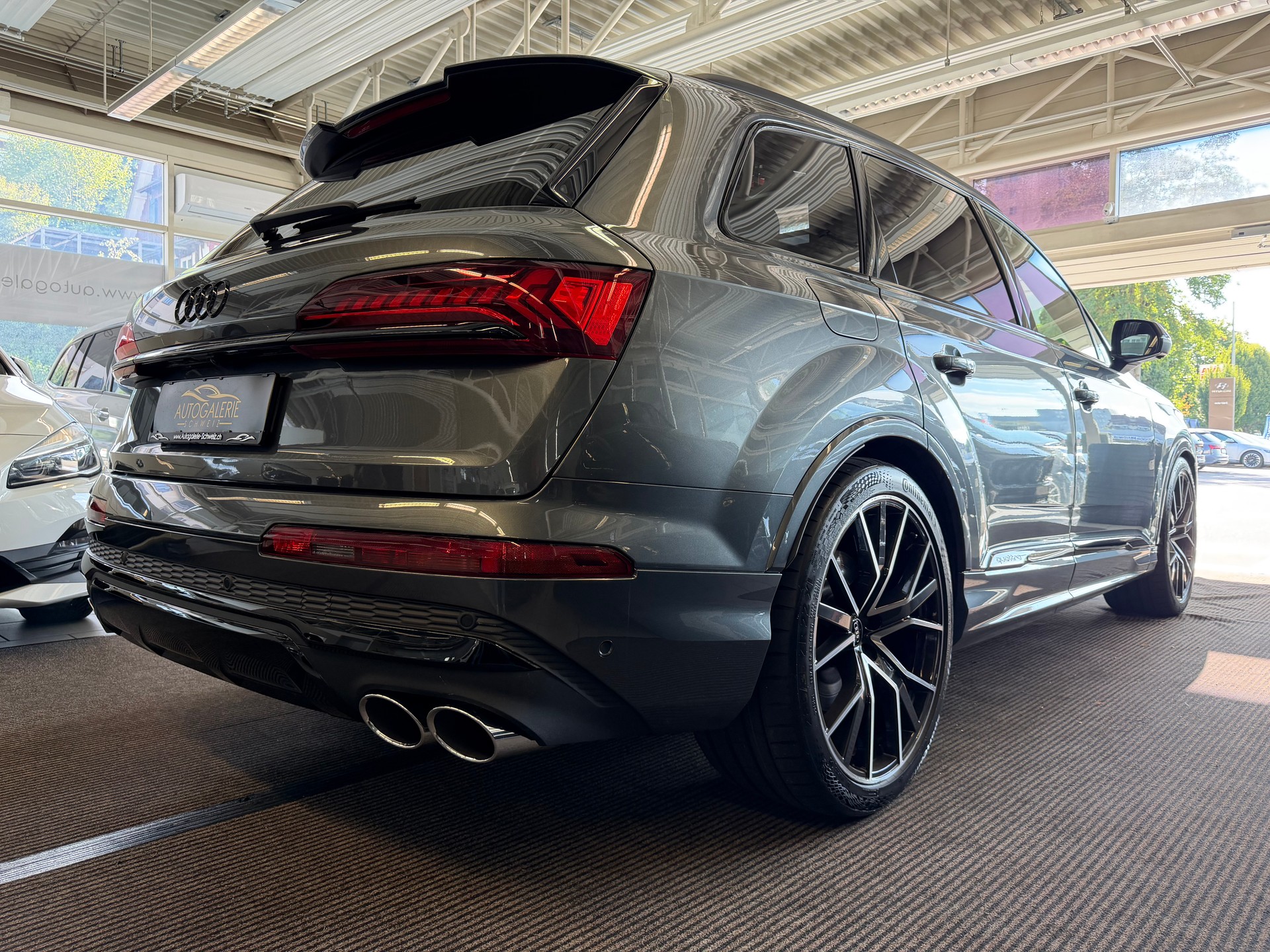 AUDI SQ7 TFSI quattro | CH | Audi Garantie 2027 | NP: 170K | 22" | Black Optik | Massage | Pano |  7Sitz |-image-30