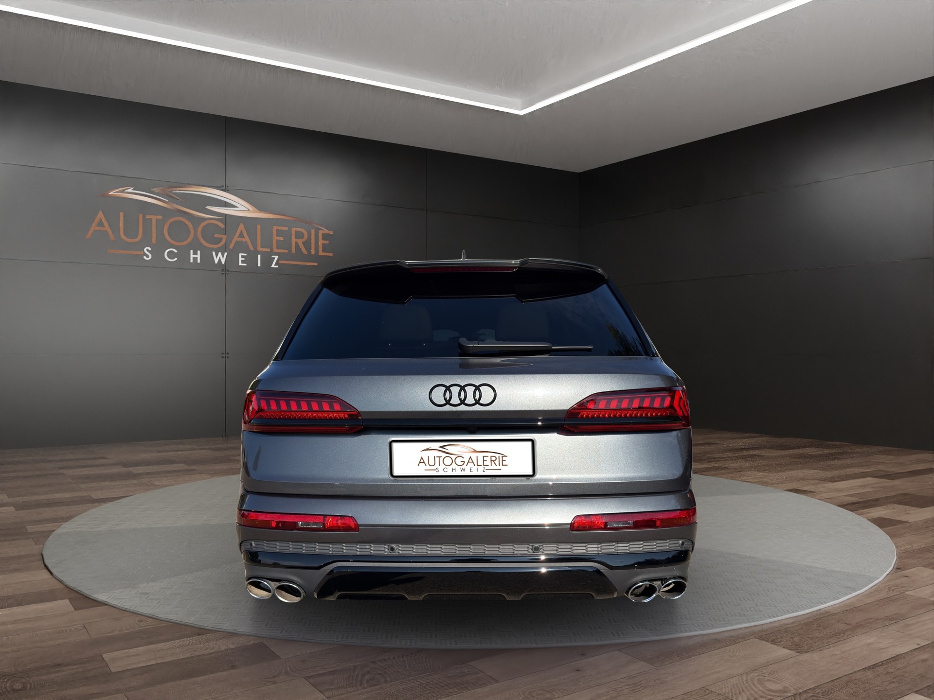 AUDI SQ7 TFSI quattro | CH | Audi Garantie 2027 | NP: 170K | 22" | Black Optik | Massage | Pano |  7Sitz |-showroom-element-3