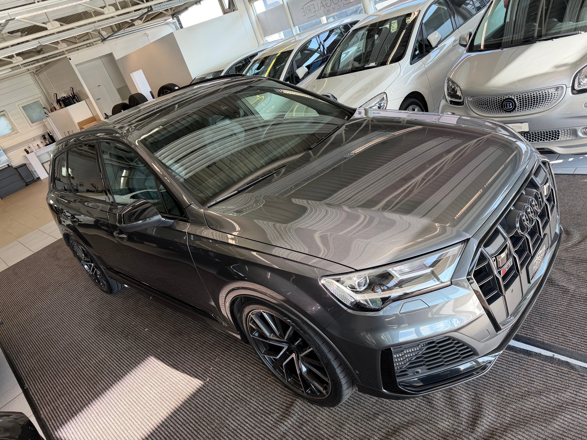 AUDI SQ7 TFSI quattro | CH | Audi Garantie 2027 | NP: 170K | 22" | Black Optik | Massage | Pano |  7Sitz |-image-40