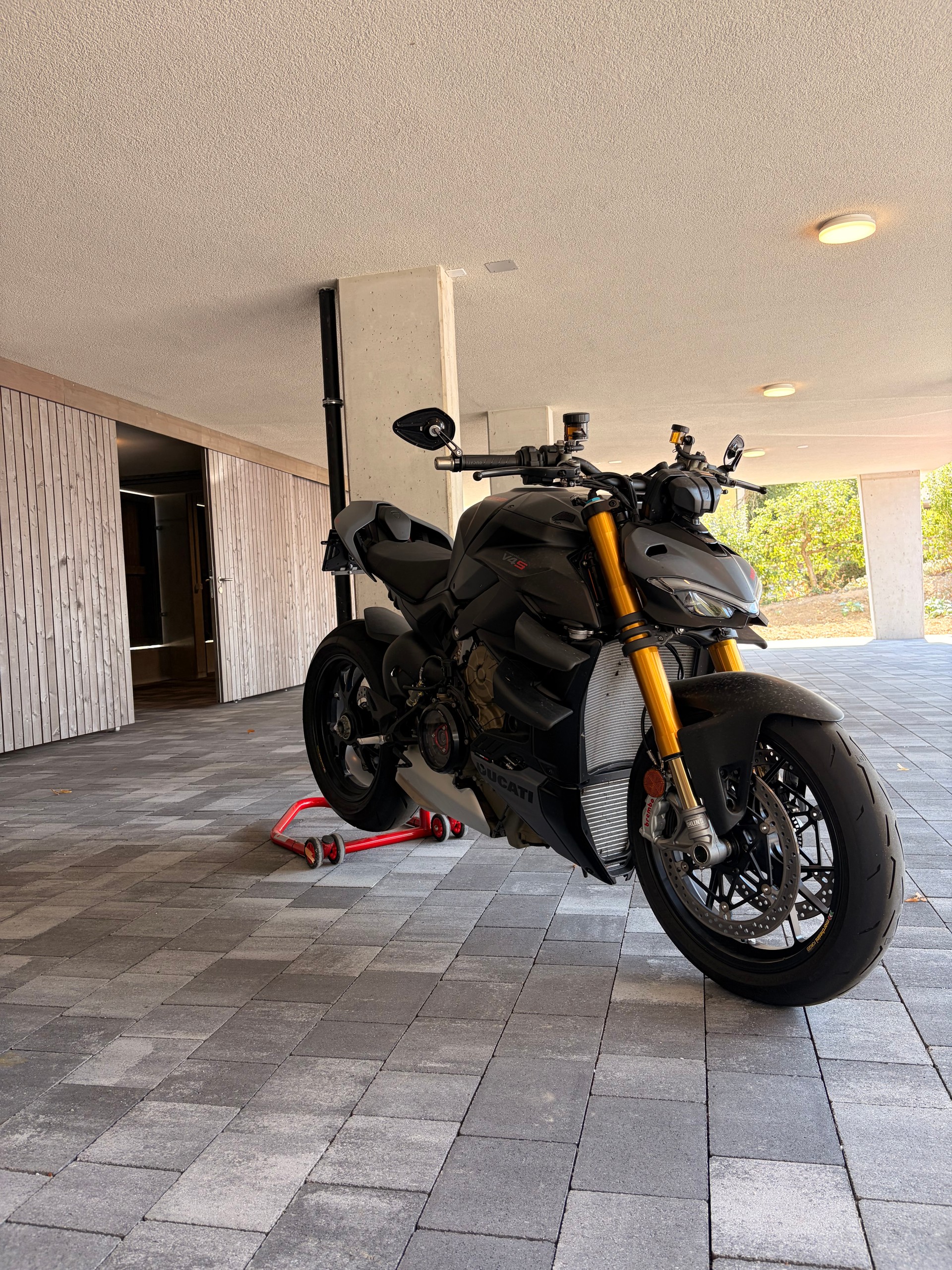 DUCATI Streetfighter V4 S-image-1