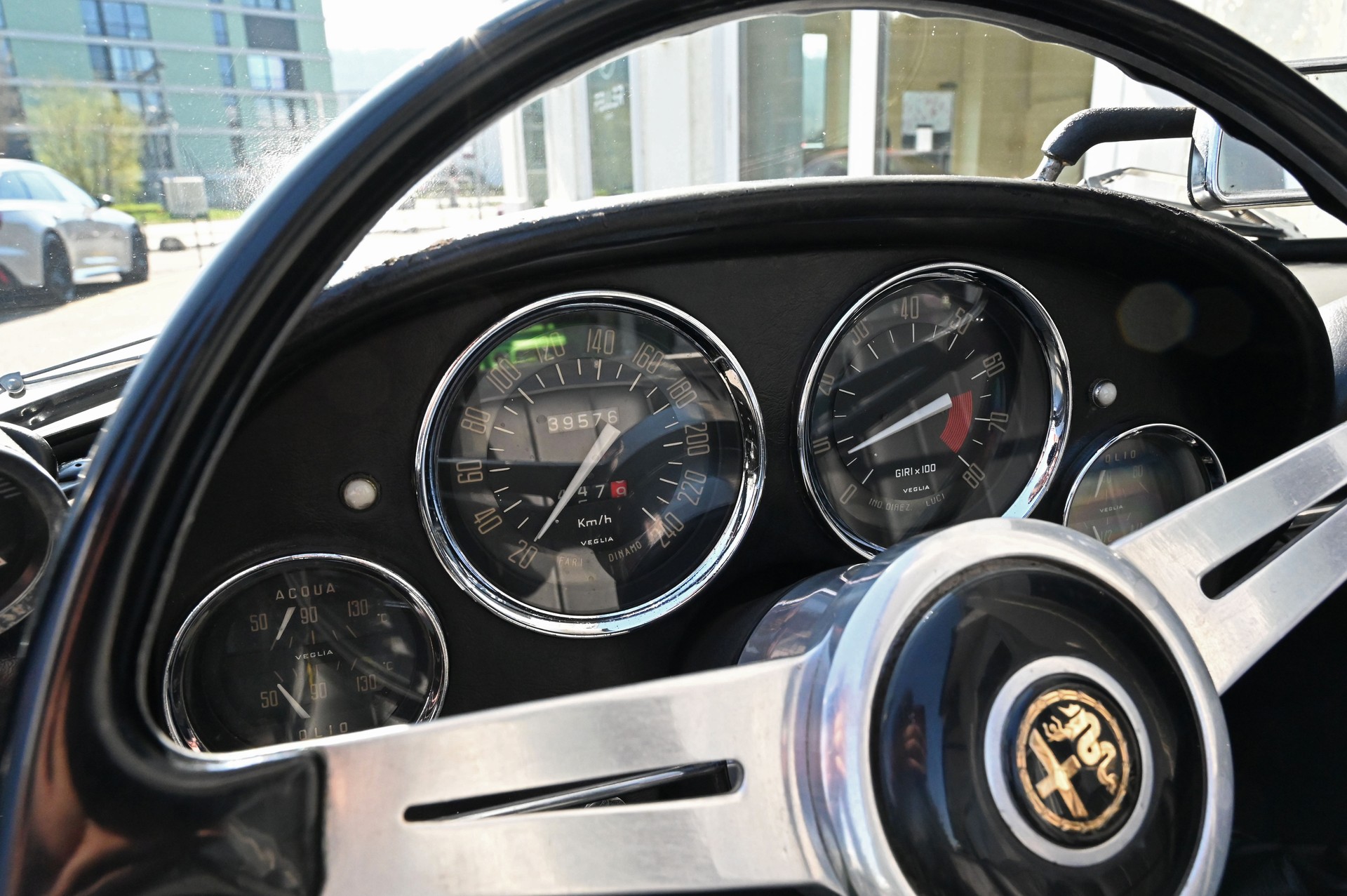 ALFA ROMEO 2600 Touring Spider-image-13