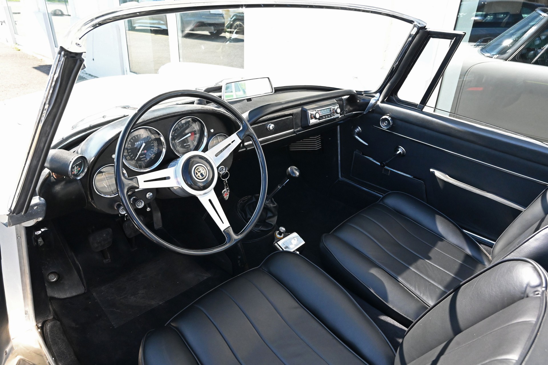 ALFA ROMEO 2600 Touring Spider-image-10