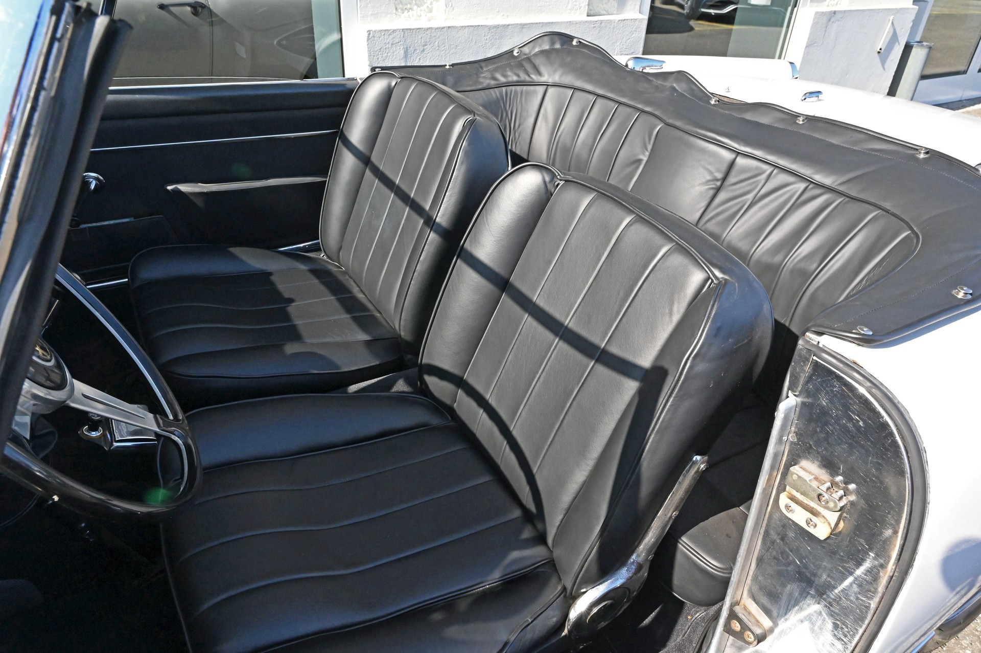 ALFA ROMEO 2600 Touring Spider-image-12