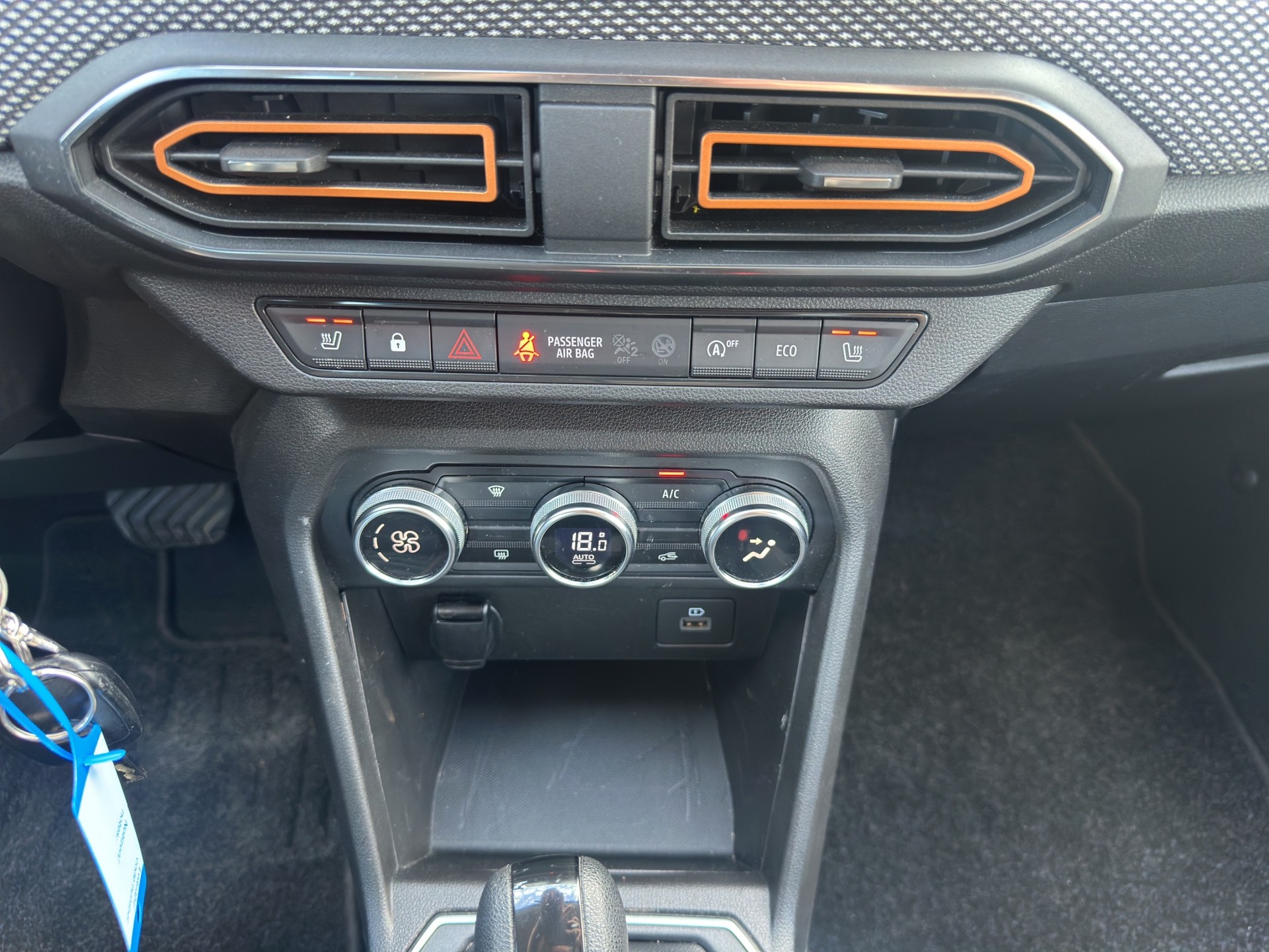 DACIA Sandero Stepway TCe 90 Comfort CVT-image-13
