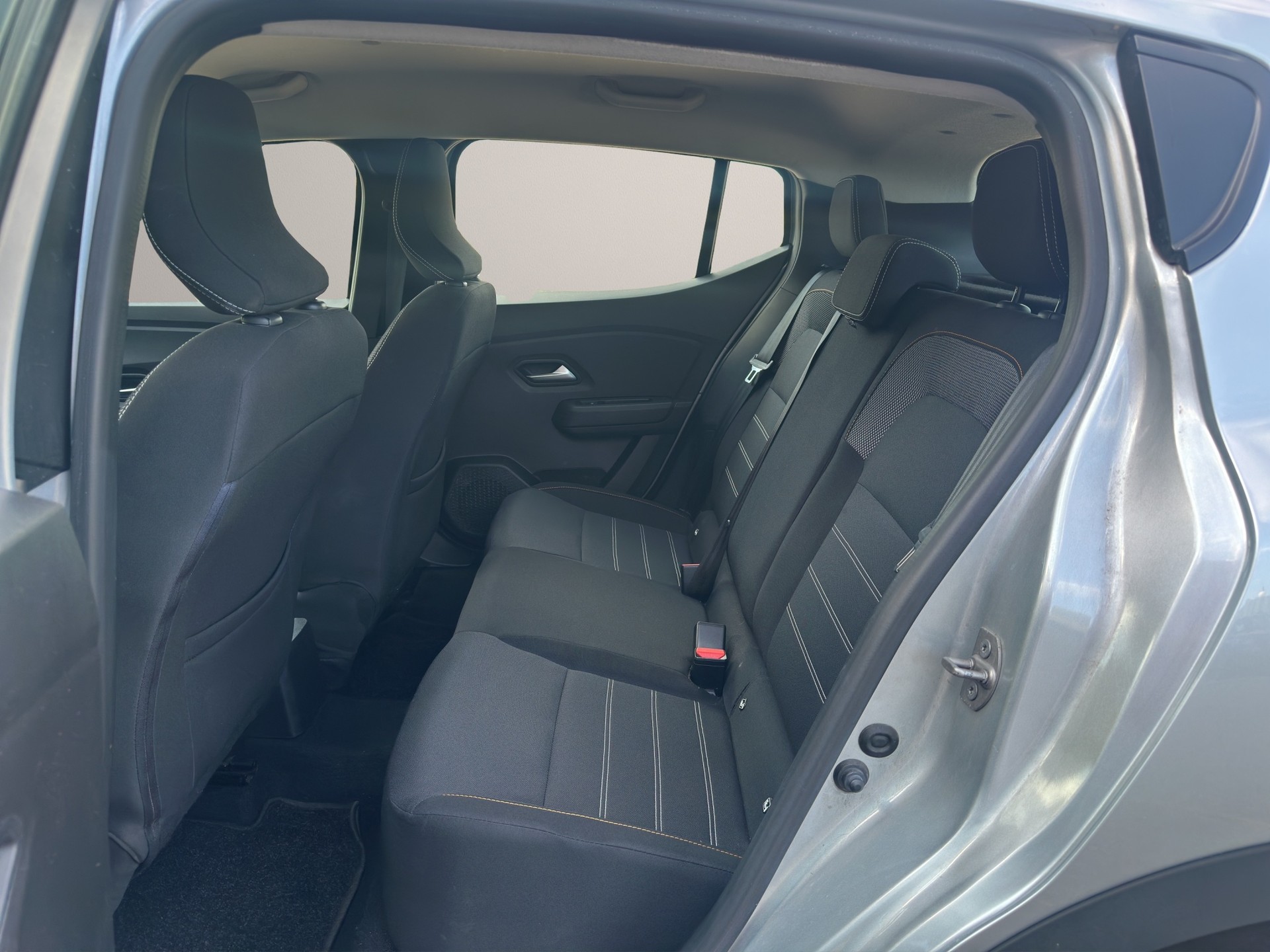 DACIA Sandero Stepway TCe 90 Comfort CVT-image-9