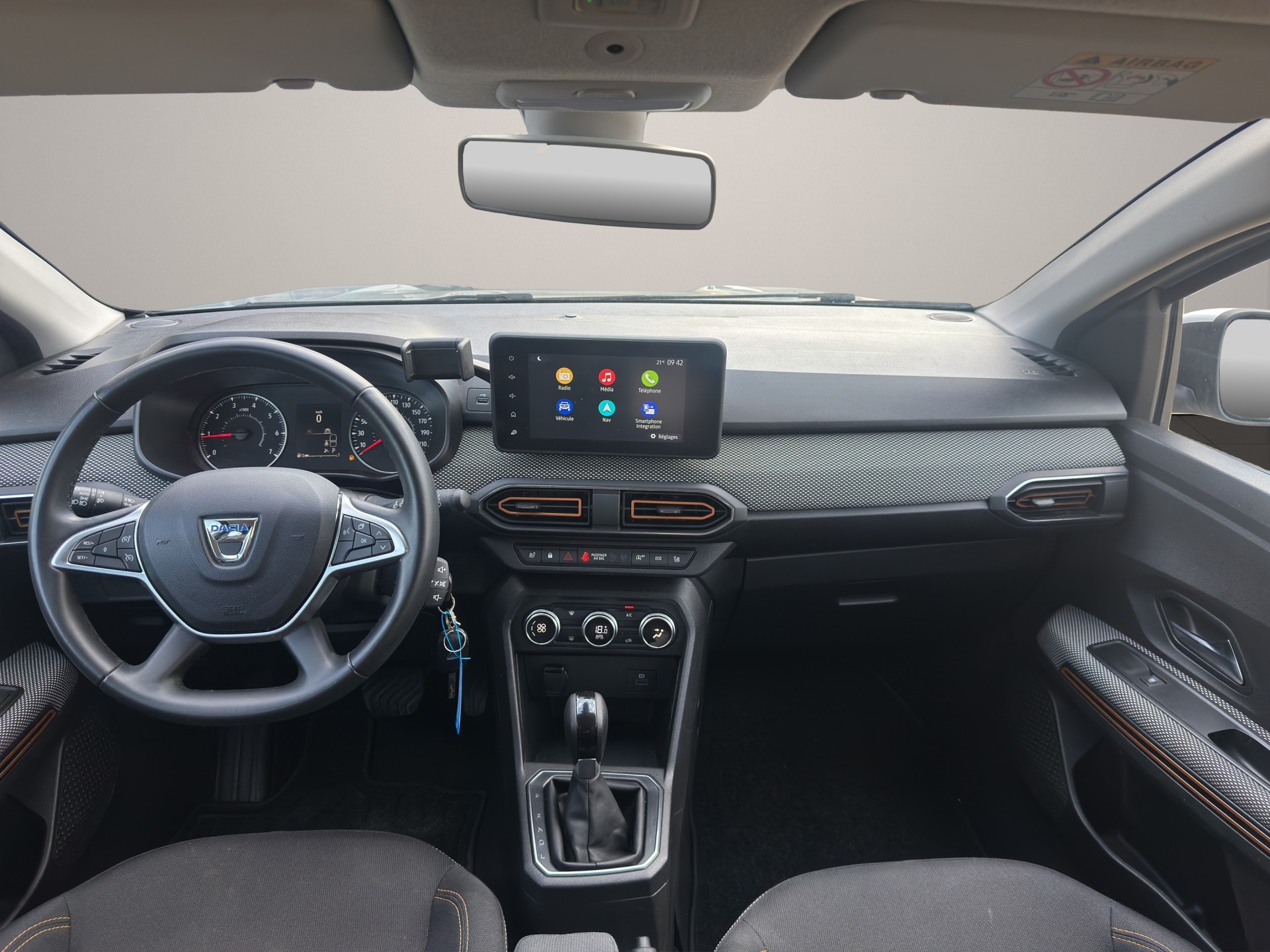DACIA Sandero Stepway TCe 90 Comfort CVT-image-10