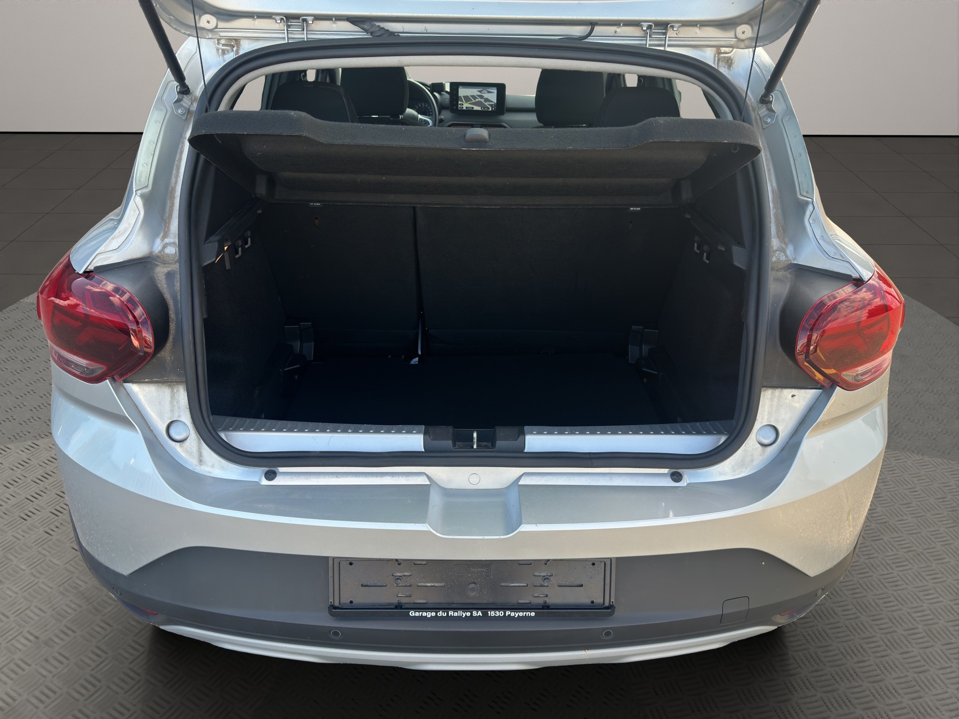 DACIA Sandero Stepway TCe 90 Comfort CVT-image-5