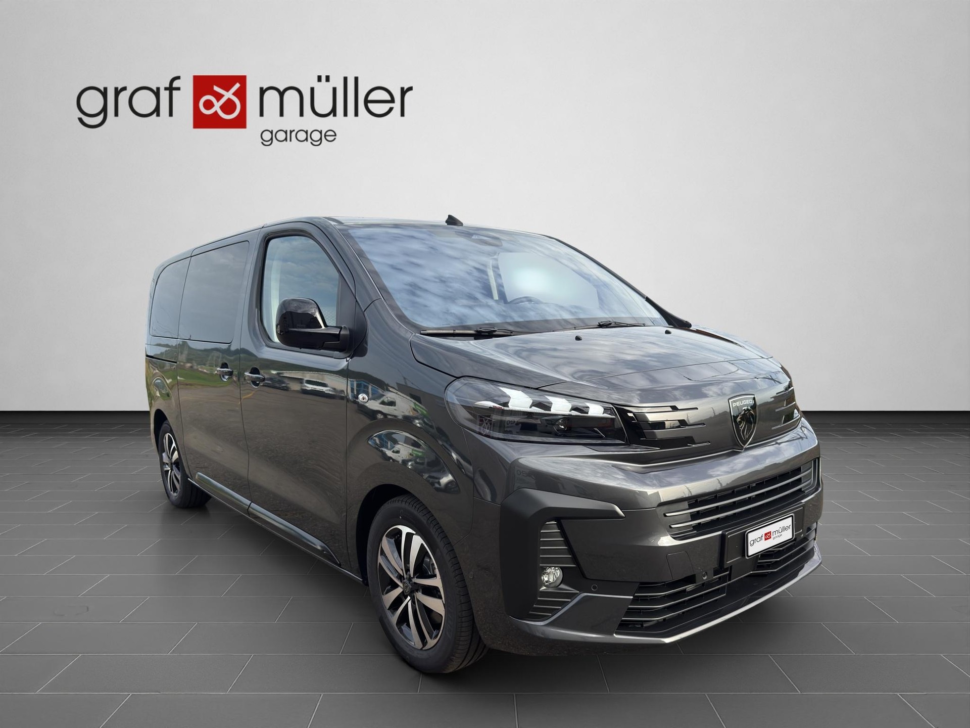 PEUGEOT Traveller Standard 2.2 BlueHDi 180 Family Edition S/S-image-21