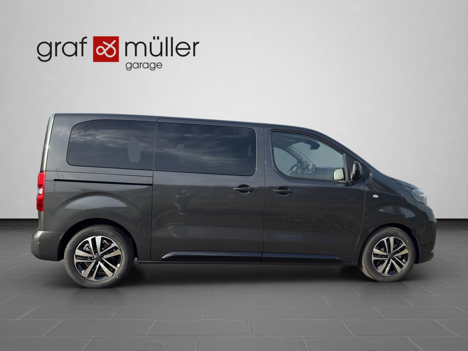 PEUGEOT Traveller Standard 2.2 BlueHDi 180 Family Edition S/S-image-20