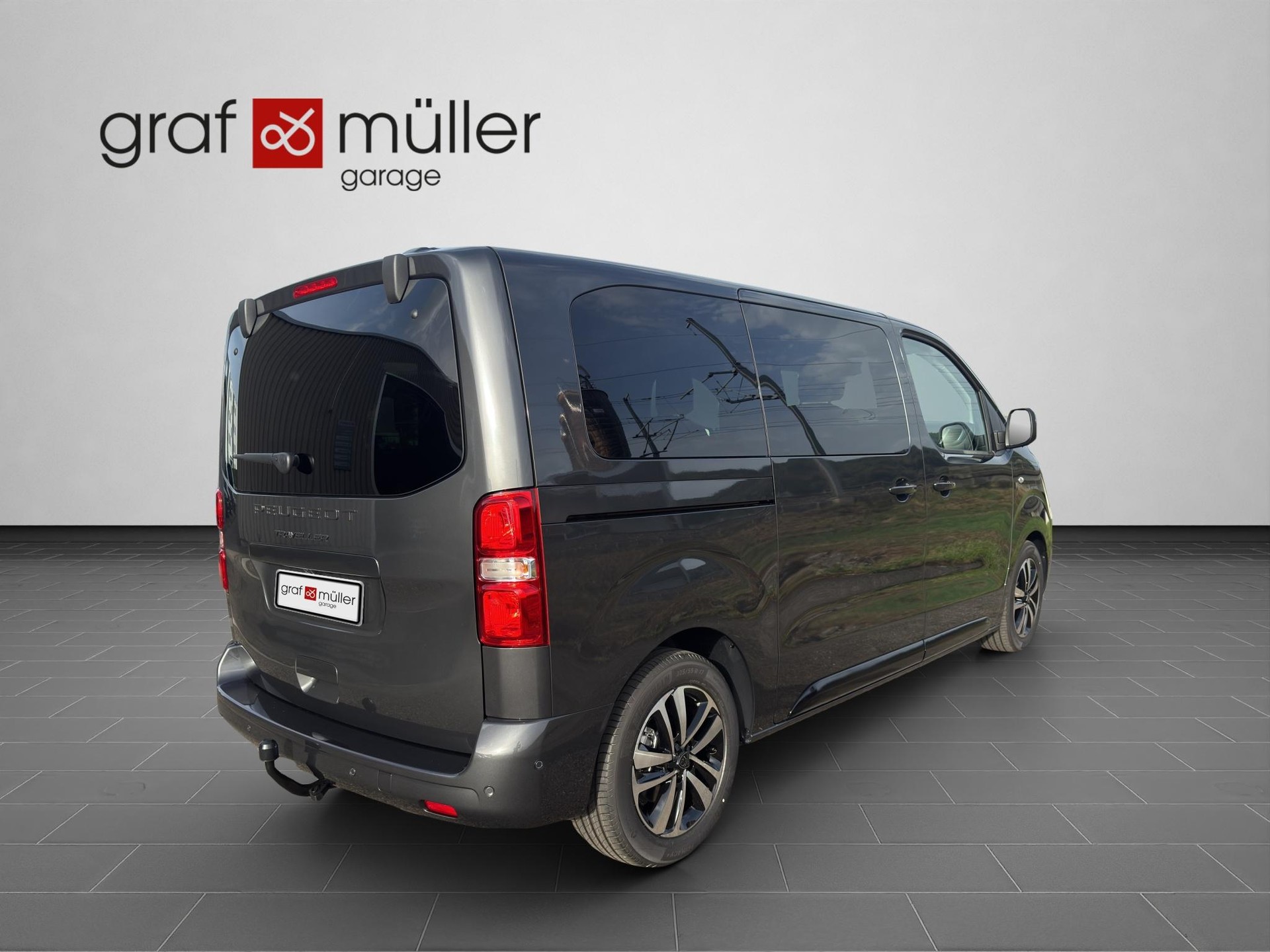 PEUGEOT Traveller Standard 2.2 BlueHDi 180 Family Edition S/S-image-19