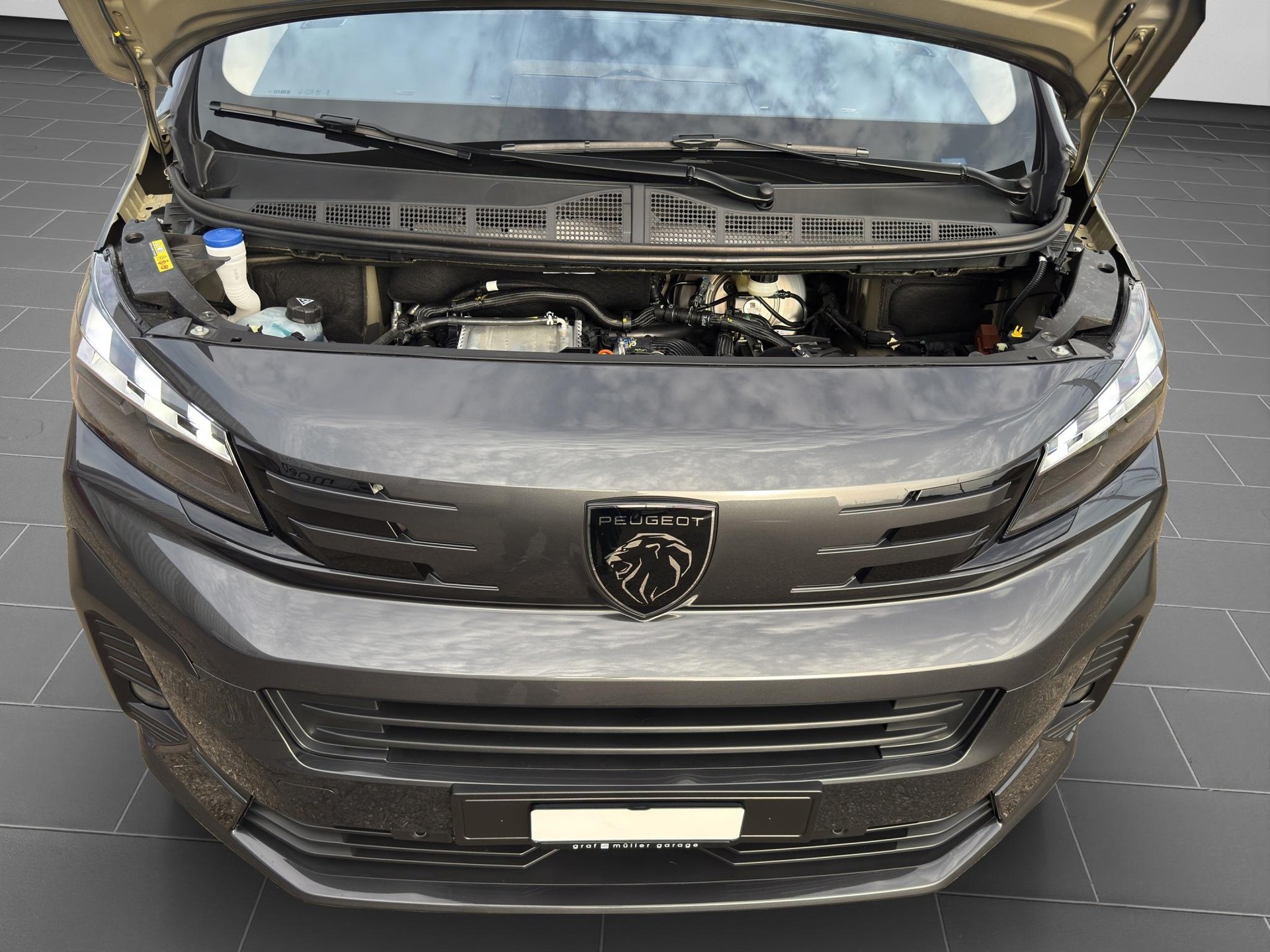 PEUGEOT Traveller Standard 2.2 BlueHDi 180 Family Edition S/S-image-23