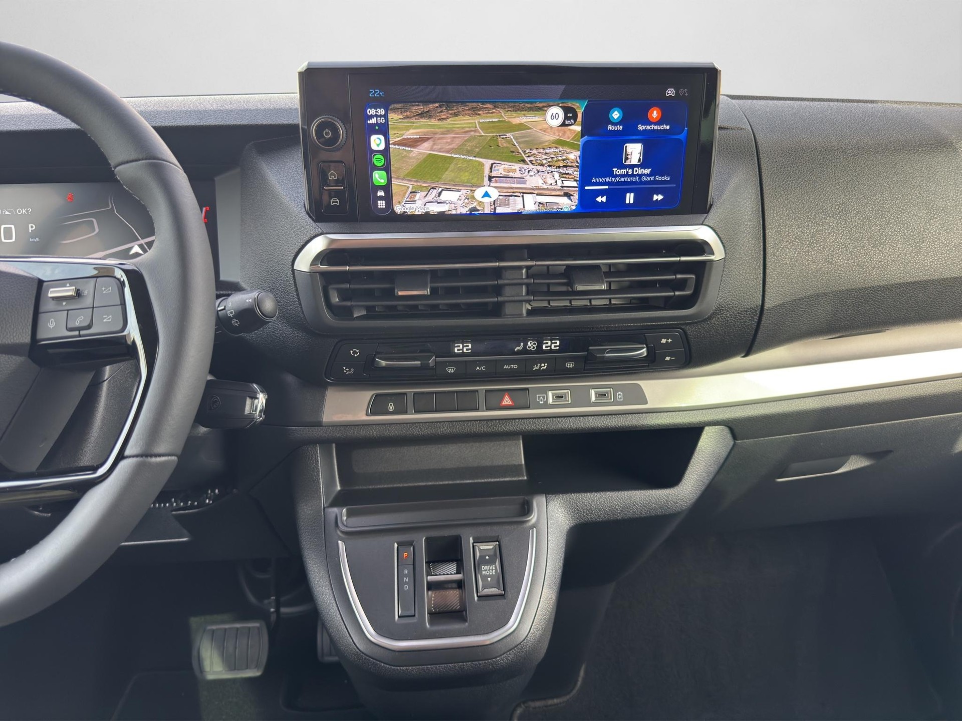 PEUGEOT Traveller Standard 2.2 BlueHDi 180 Family Edition S/S-image-8