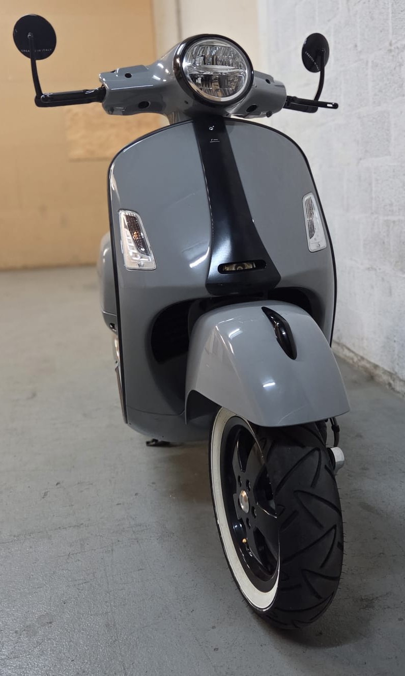 PIAGGIO Vespa GTS 300 HPE Super Tech ABS/ASR-image-1