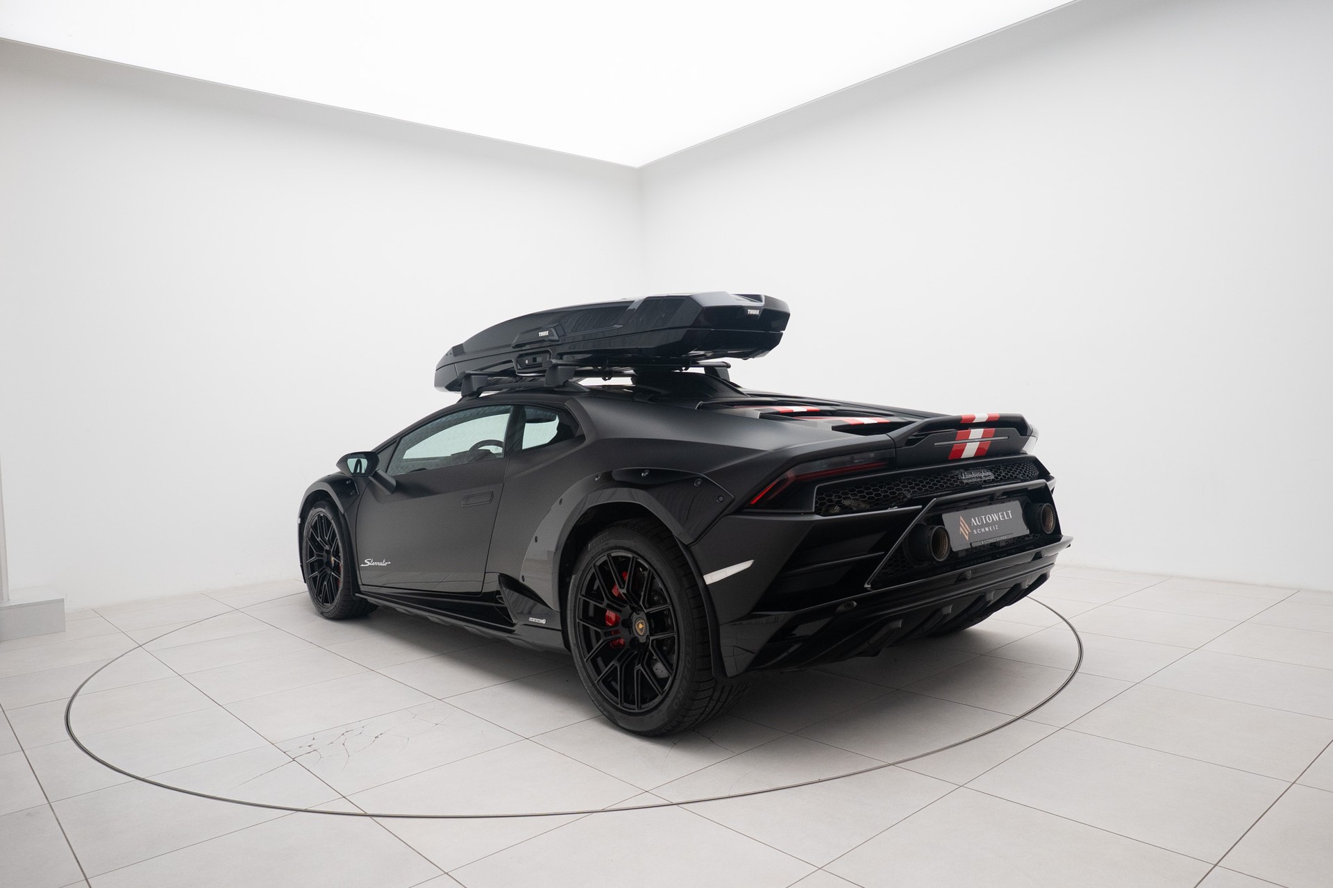 LAMBORGHINI Huracan Sterrato / 1 of 1499-showroom-element-2