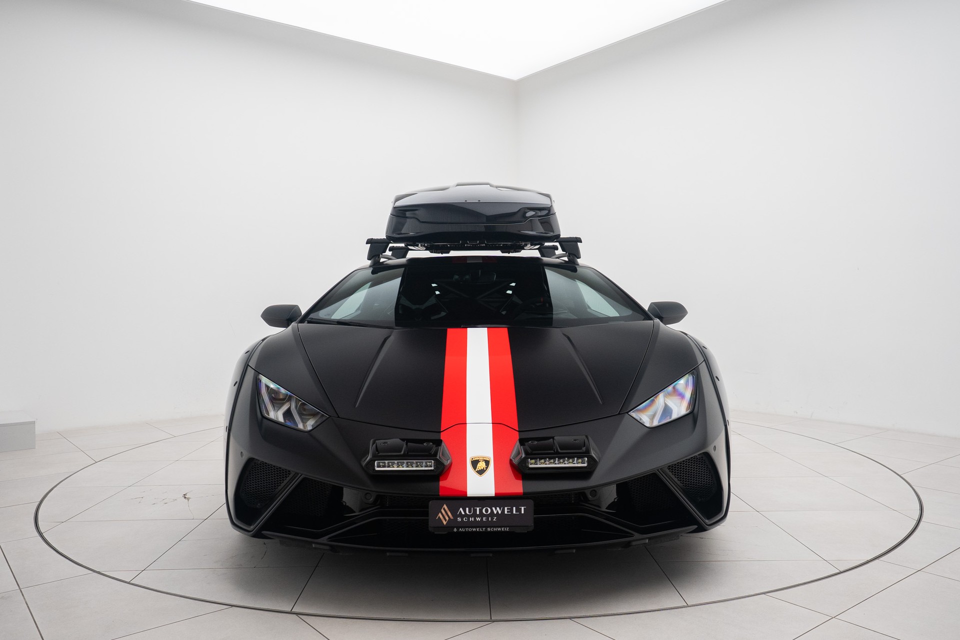 LAMBORGHINI Huracan Sterrato / 1 of 1499-showroom-element-3