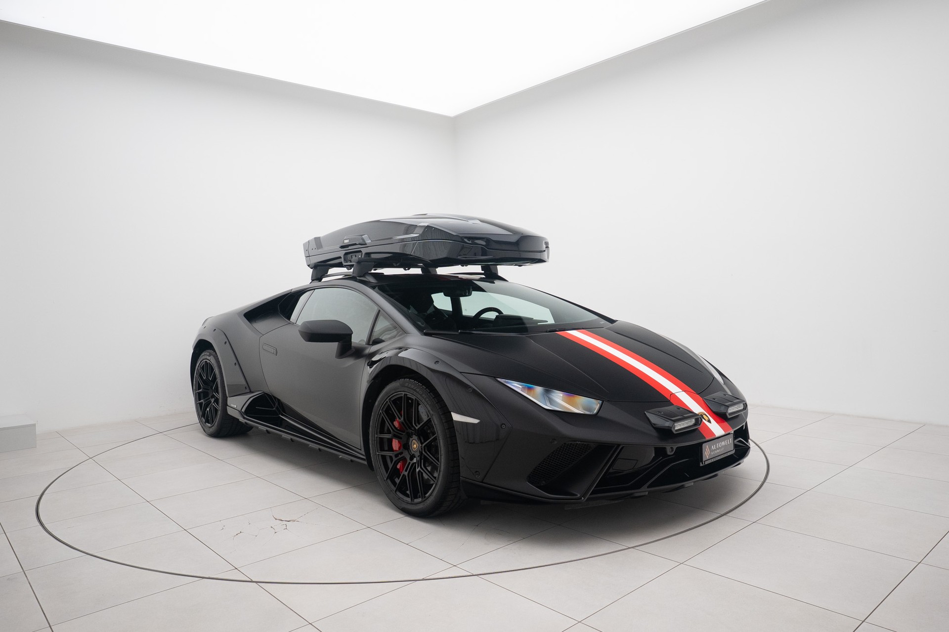 LAMBORGHINI Huracan Sterrato / 1 of 1499