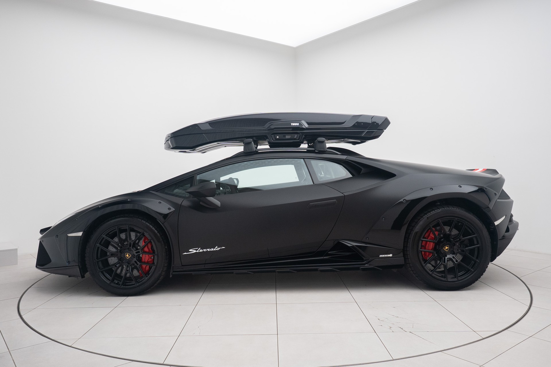 LAMBORGHINI Huracan Sterrato / 1 of 1499-showroom-element-1