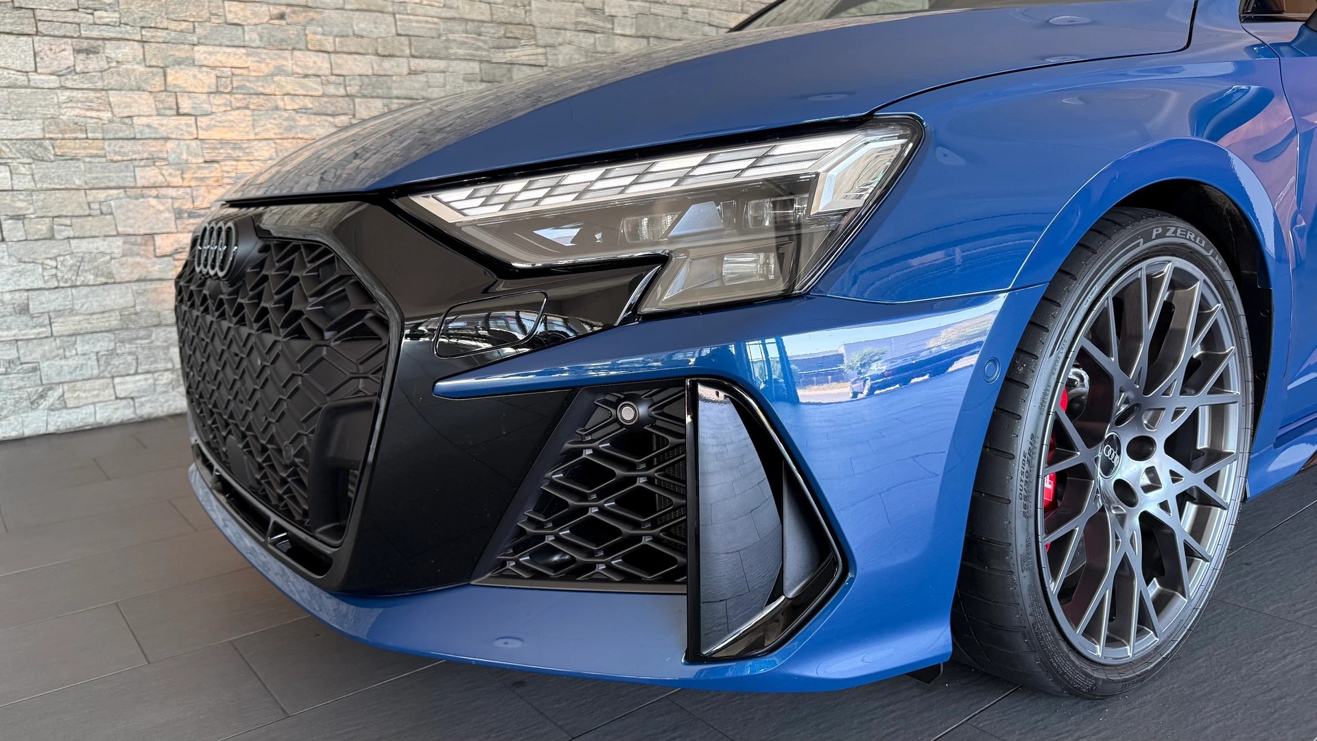 AUDI RS3 Sportback 2.5 TSI quattro S-tronic "Ascariblaumetallic"-image-10