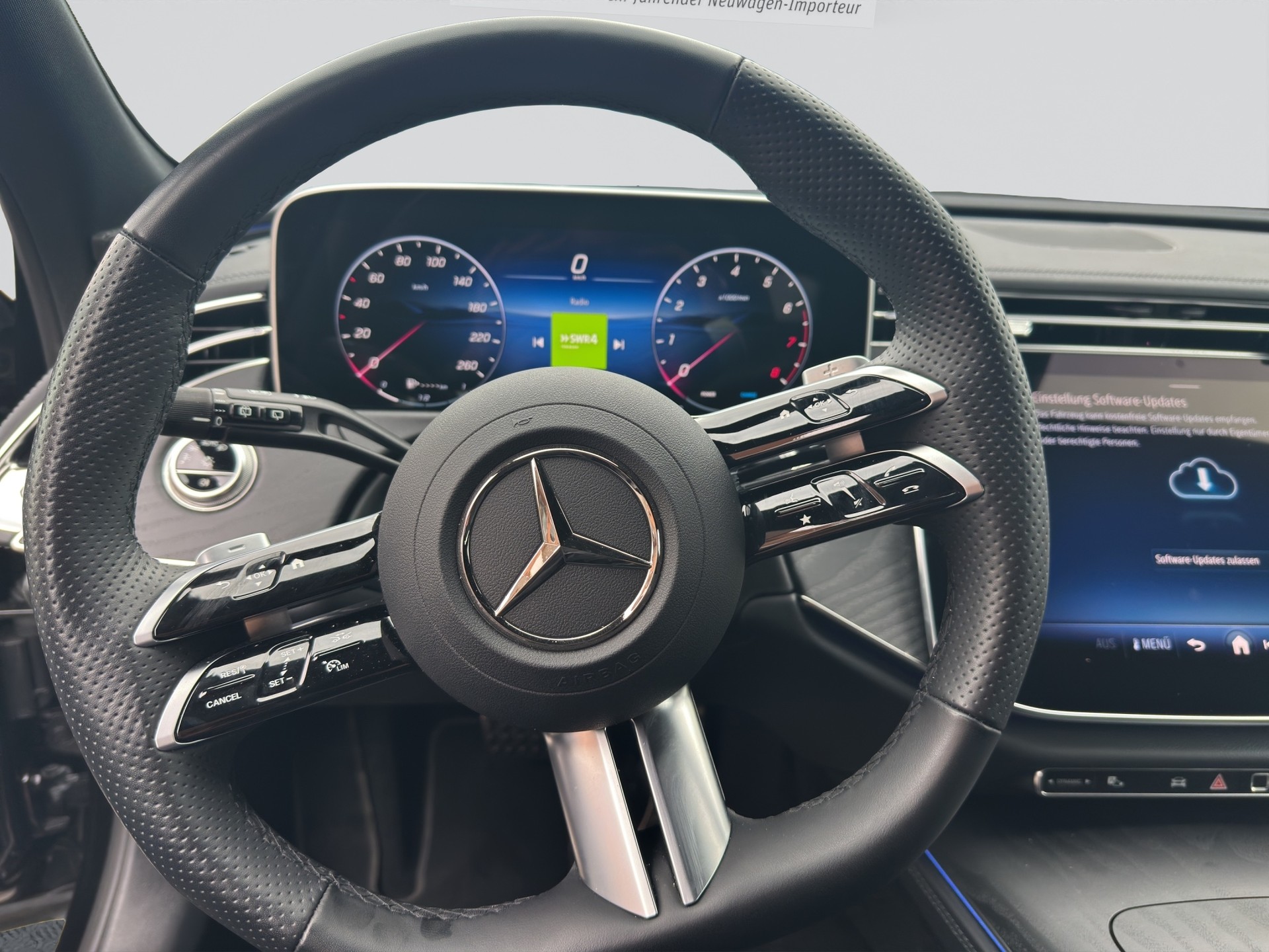 MERCEDES-BENZ E 200 T 9G-Tronic 4Matic AMG Line Advanced-image-11