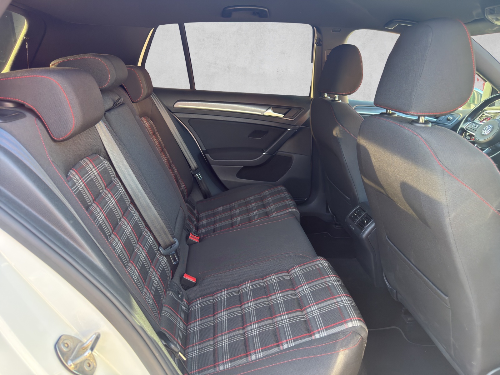 VW Golf 2.0 TSI GTI Performance DSG-image-16