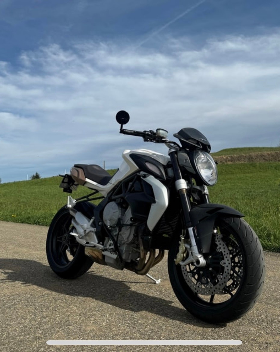 MV AGUSTA B3 Brutale 675 ABS-image-2