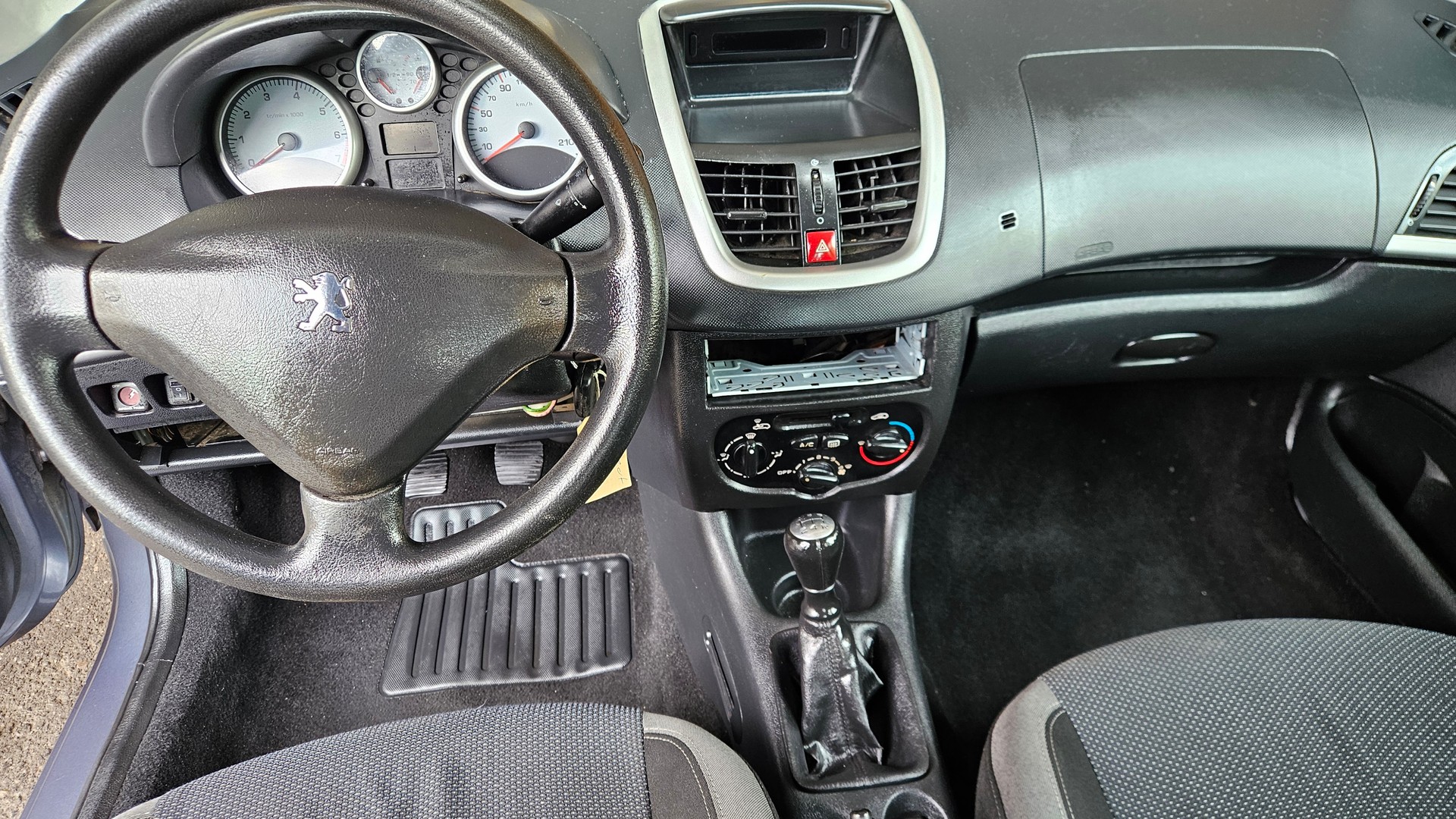 PEUGEOT 206+ 1.4 Trendy-image-9