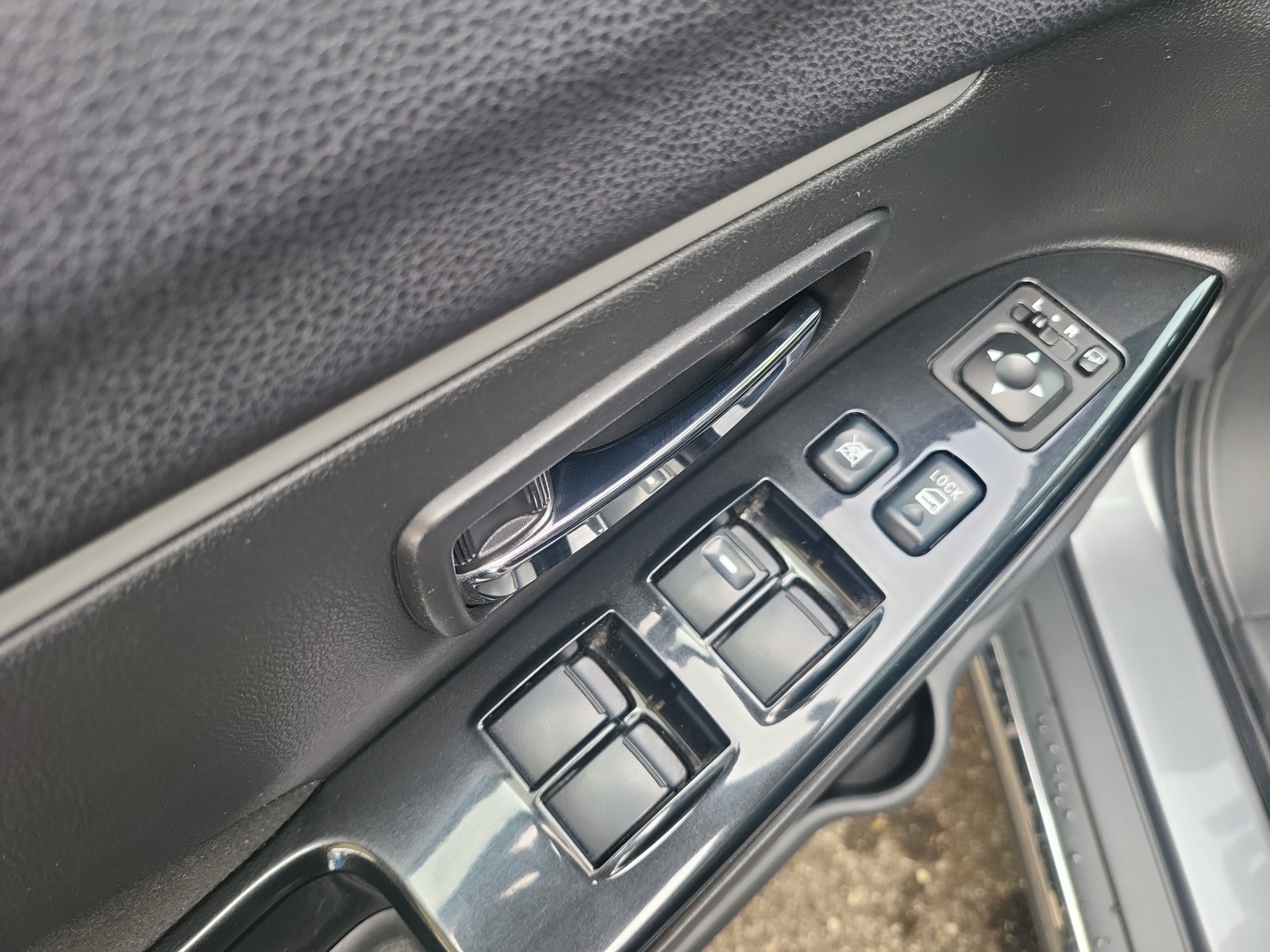PEUGEOT 4008 1.8 HDi Allure 4WD-image-13