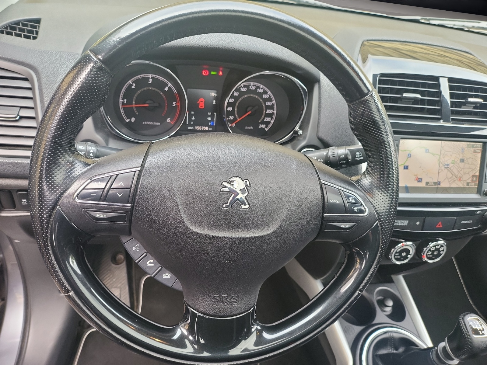 PEUGEOT 4008 1.8 HDi Allure 4WD-image-11