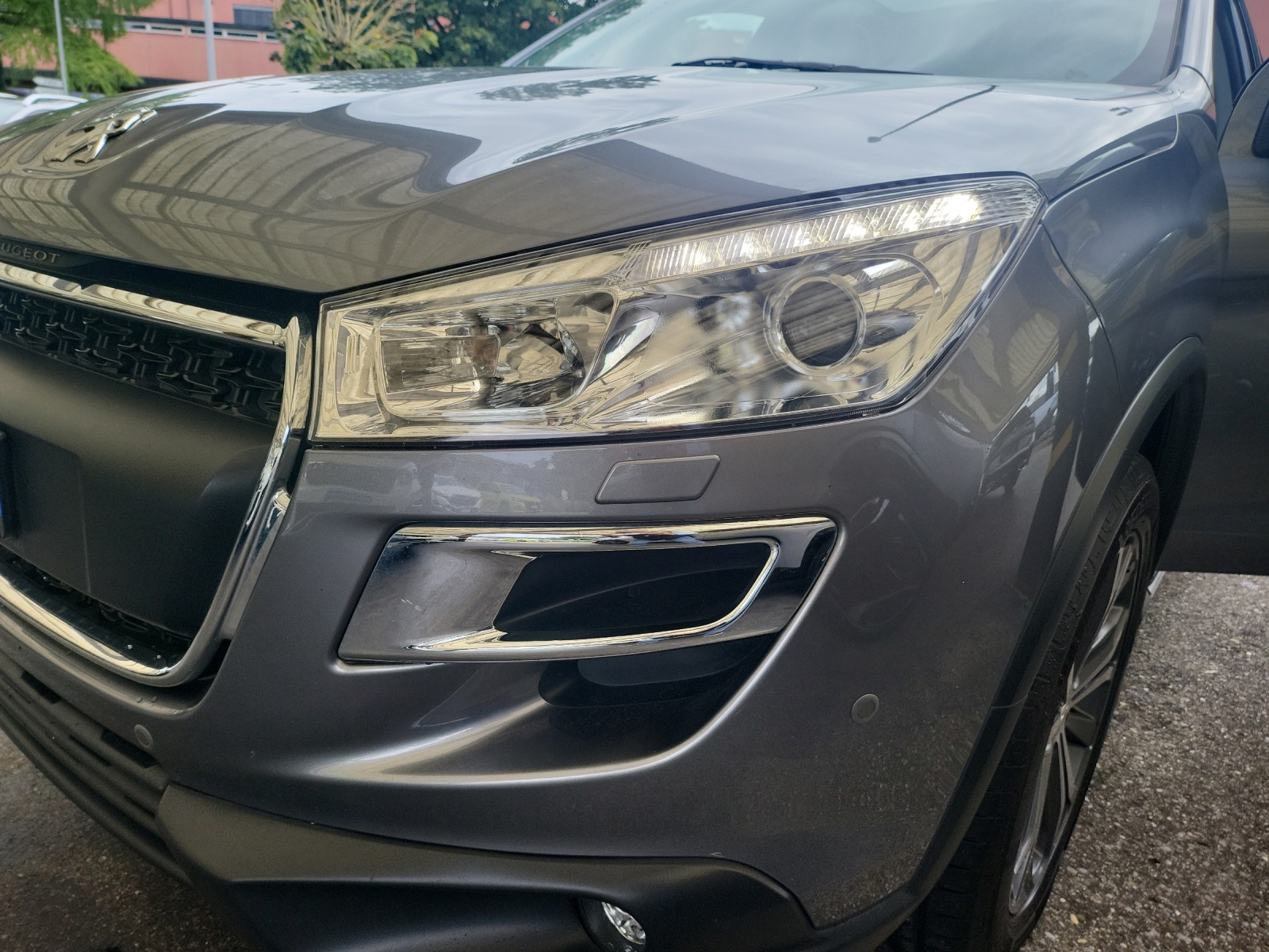 PEUGEOT 4008 1.8 HDi Allure 4WD-image-10