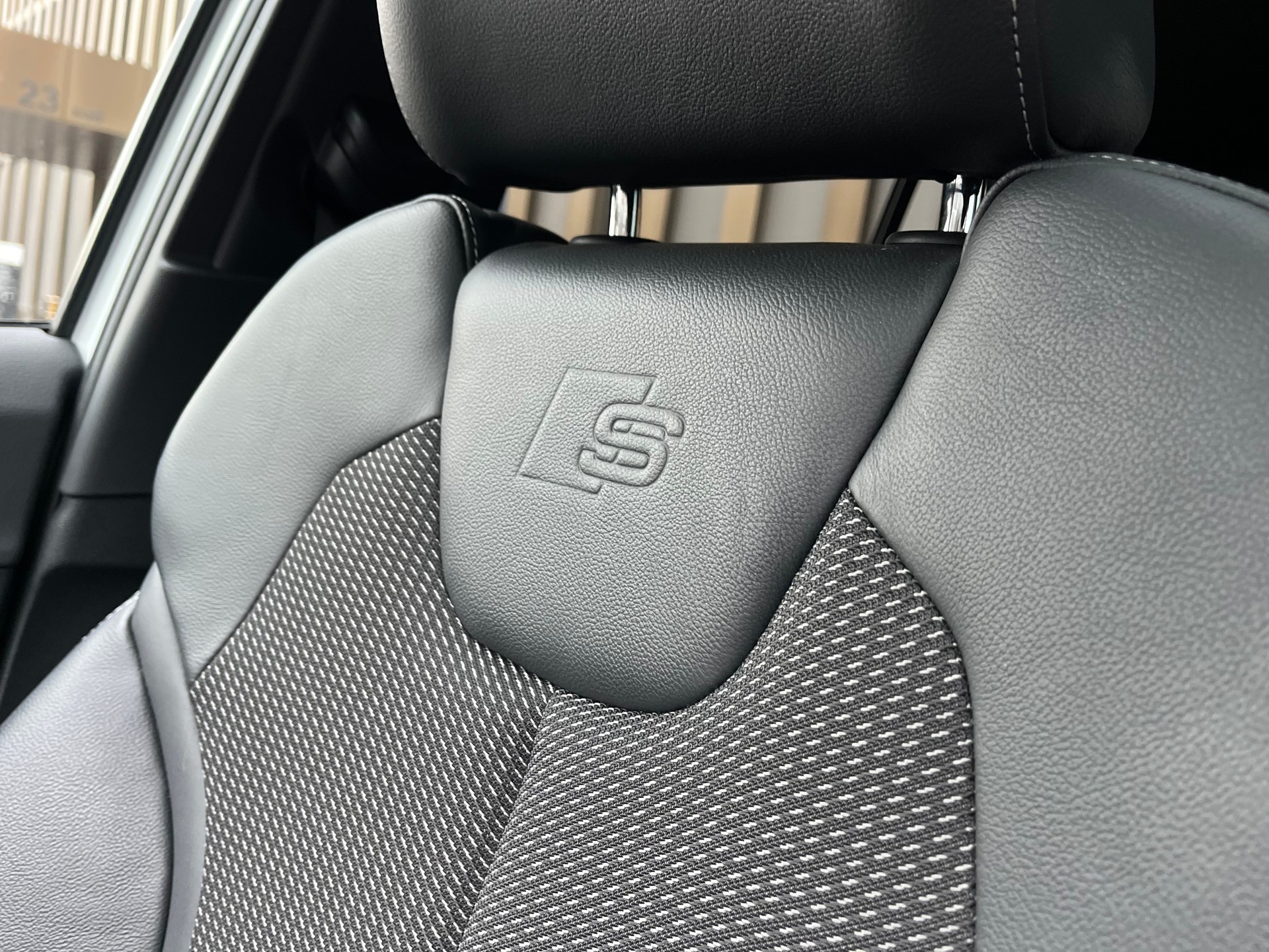 AUDI Q2 35 TFSI S line S-tronic-image-16