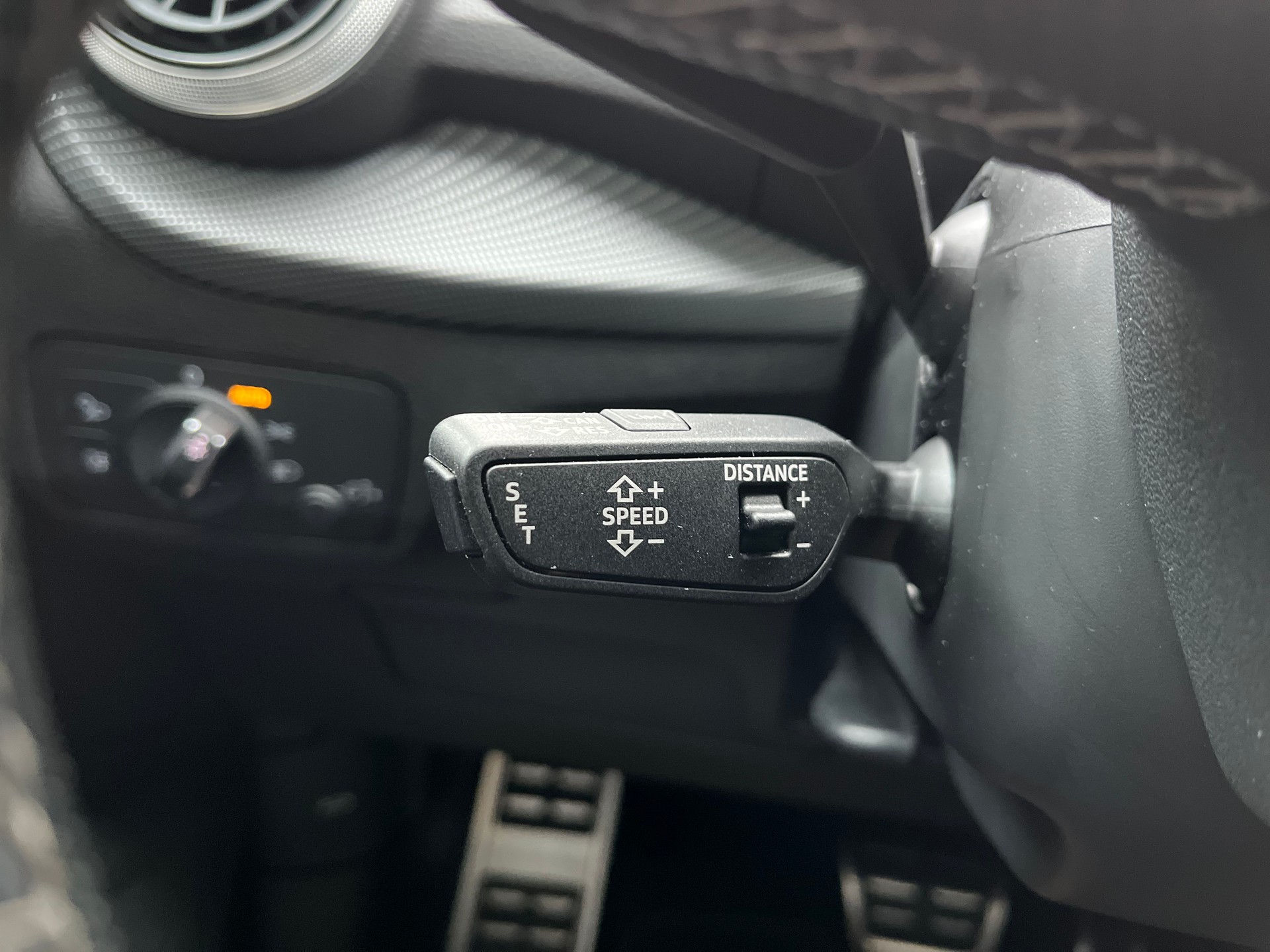 AUDI Q2 35 TFSI S line S-tronic-image-24