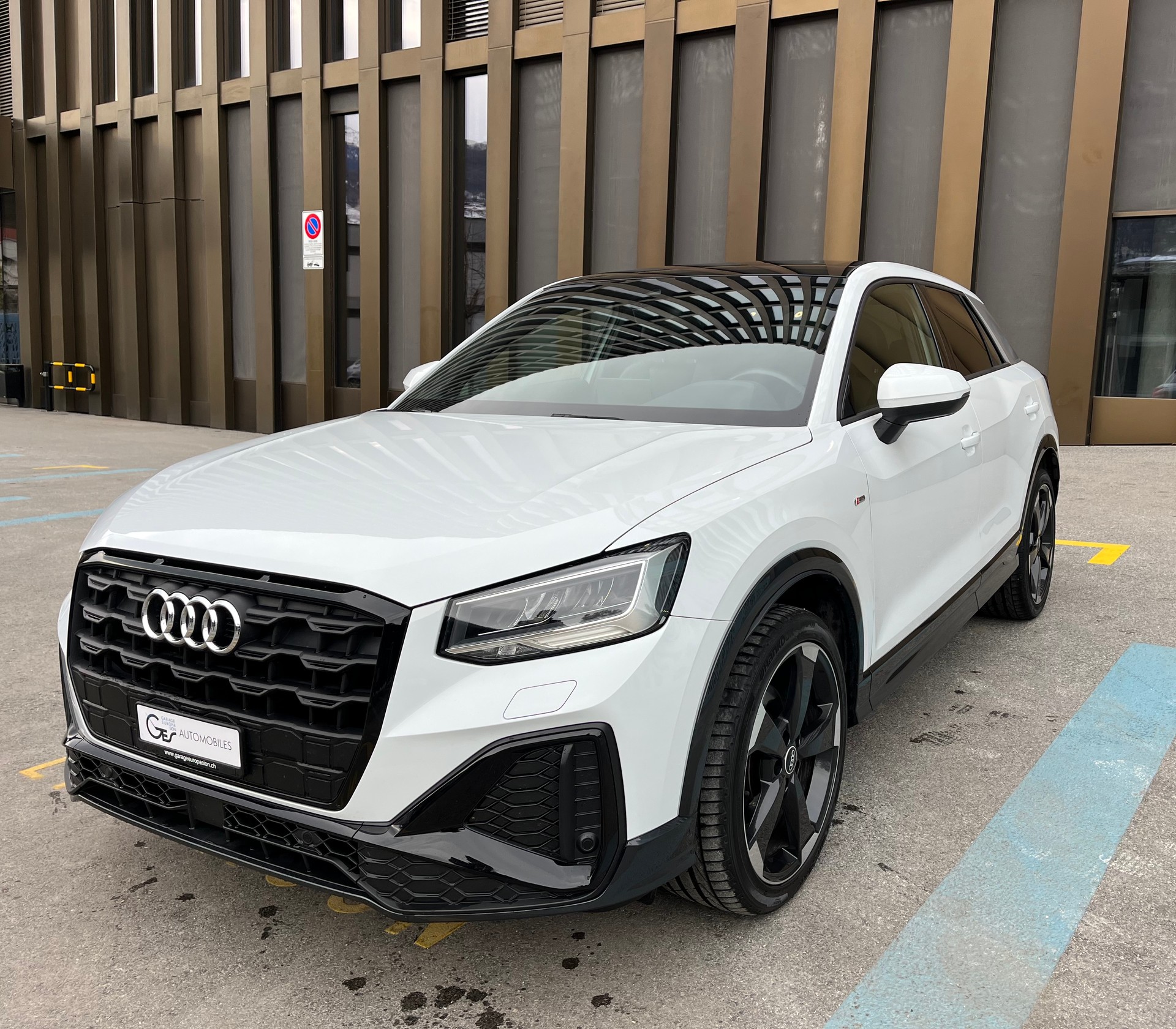 AUDI Q2 35 TFSI S line S-tronic-showroom-element-1