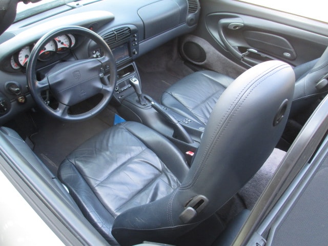PORSCHE 911 Carrera Cabrio-image-14