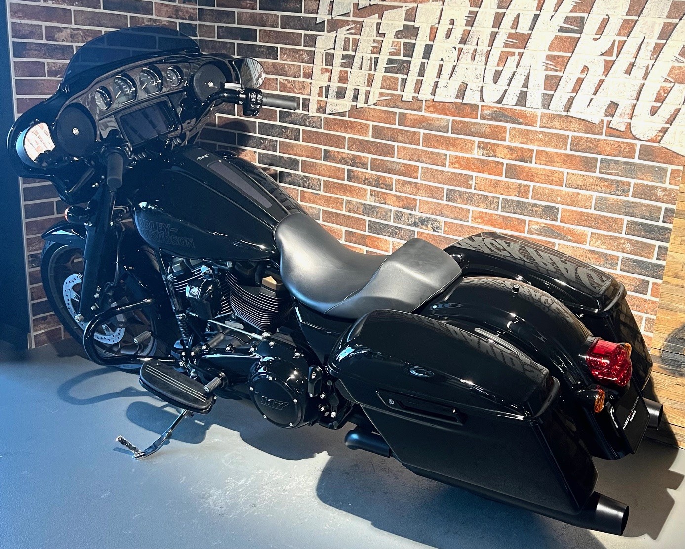 HARLEY-DAVIDSON FLHXST Street Glide ST 117-image-1