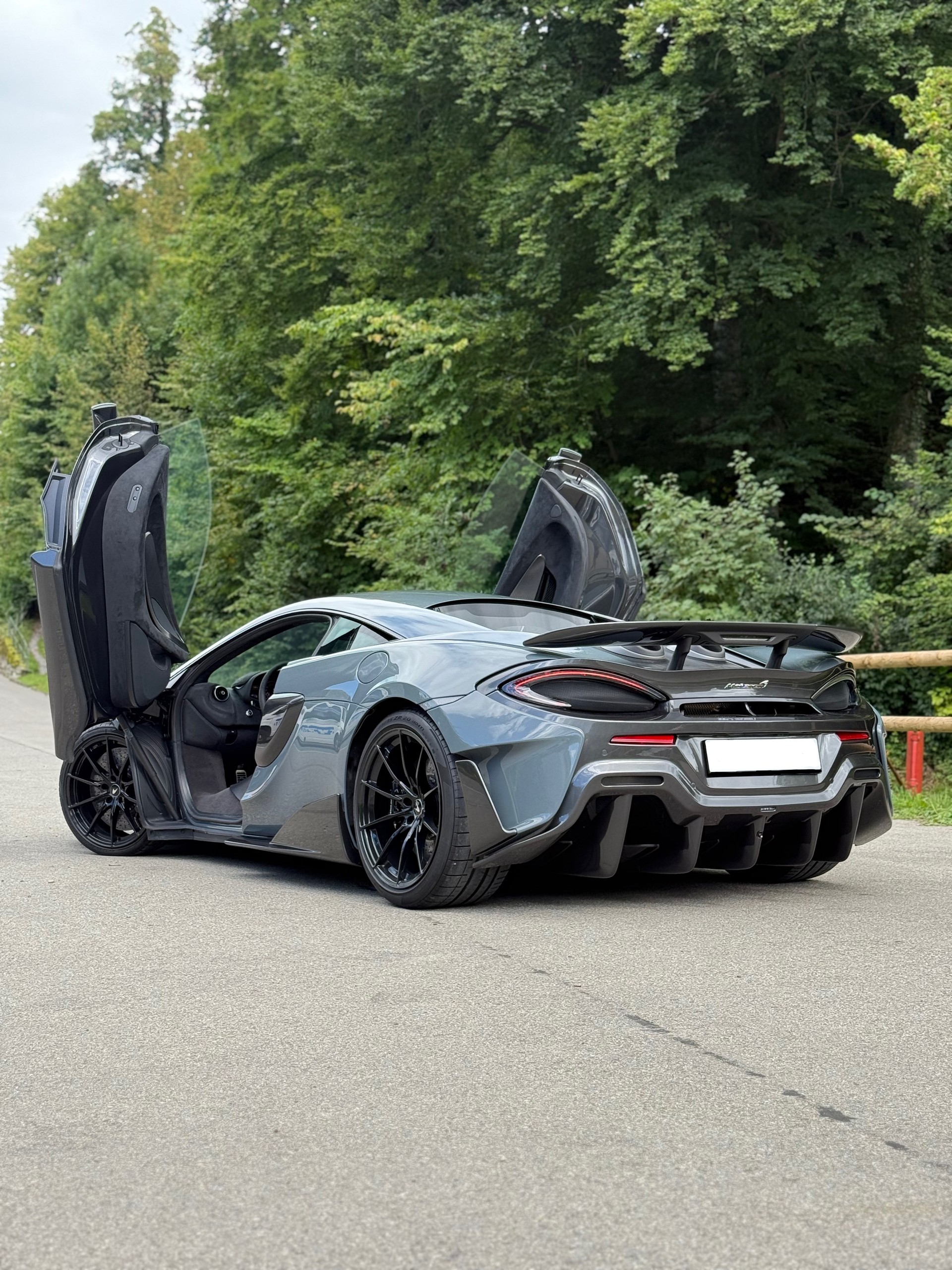 McLAREN 600LT Coupé 3.8 V8 SSG *CH-Fahrzeug*McLaren Garantie bis 08.2026*-showroom-element-1