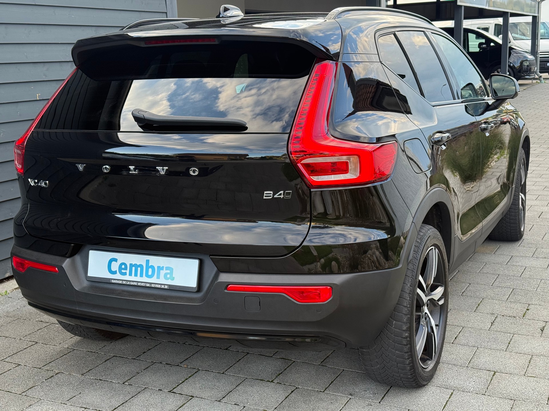 VOLVO XC40 B4 Benzin Mild Hybrid AWD Plus Dark DCT-image-3