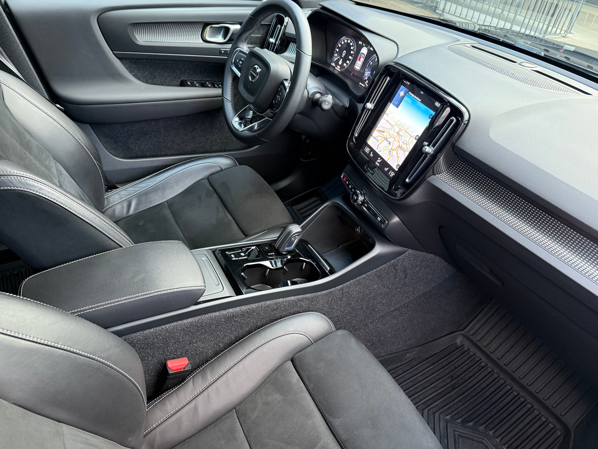VOLVO XC40 B4 Benzin Mild Hybrid AWD Plus Dark DCT-image-5