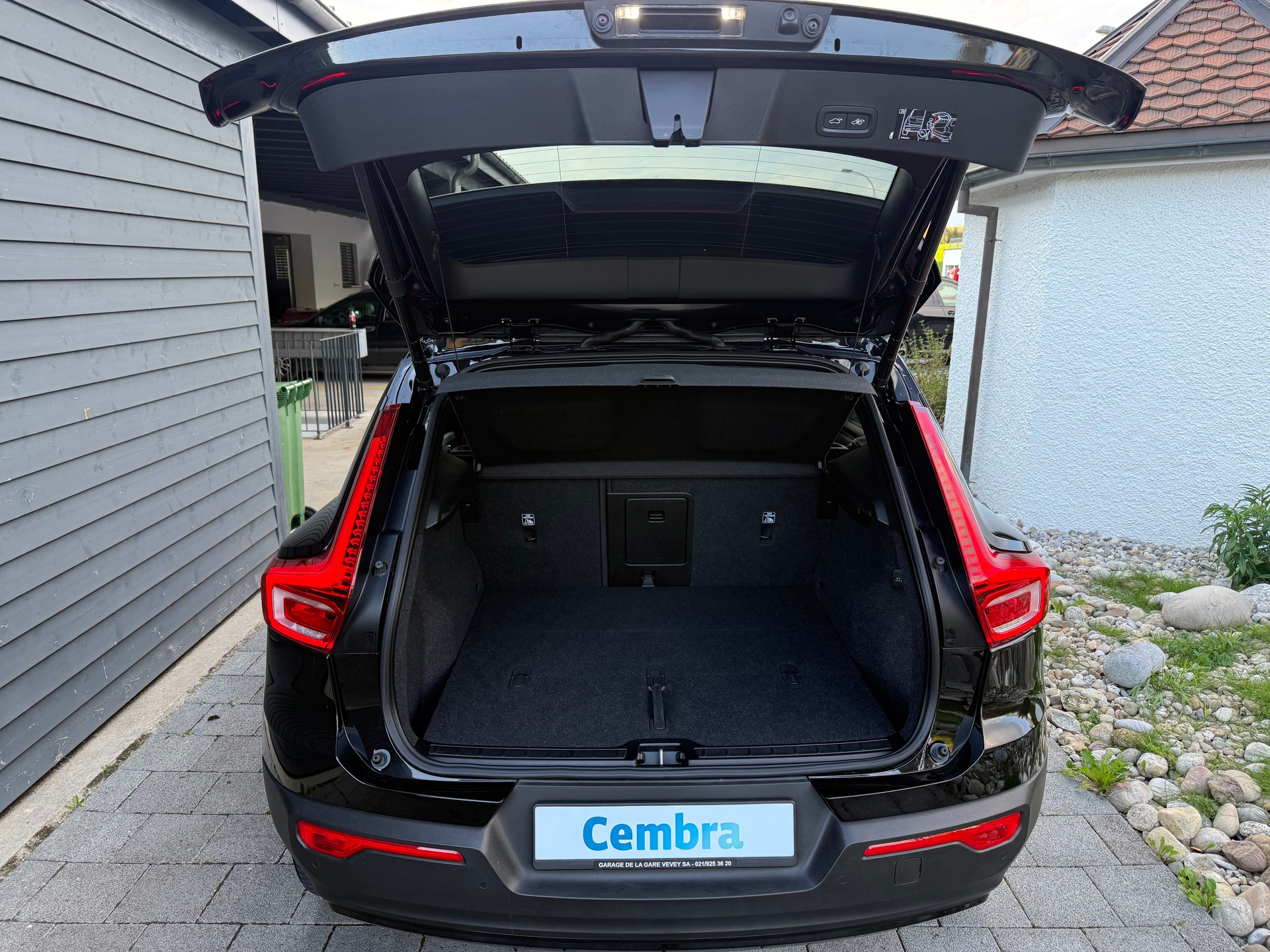 VOLVO XC40 B4 Benzin Mild Hybrid AWD Plus Dark DCT-image-10