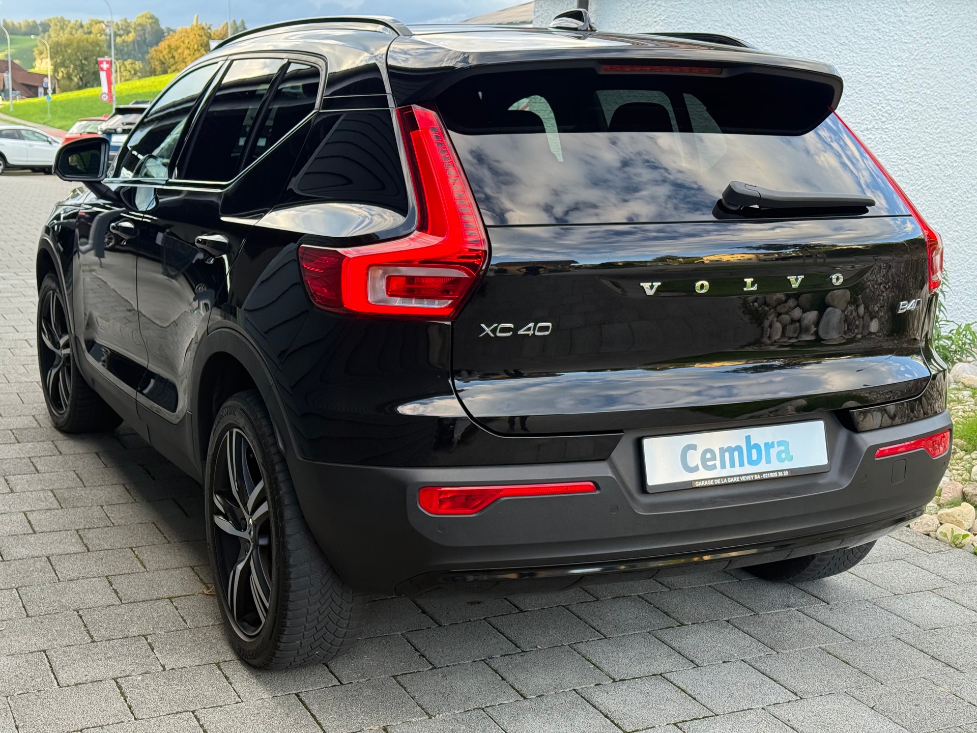 VOLVO XC40 B4 Benzin Mild Hybrid AWD Plus Dark DCT-image-4