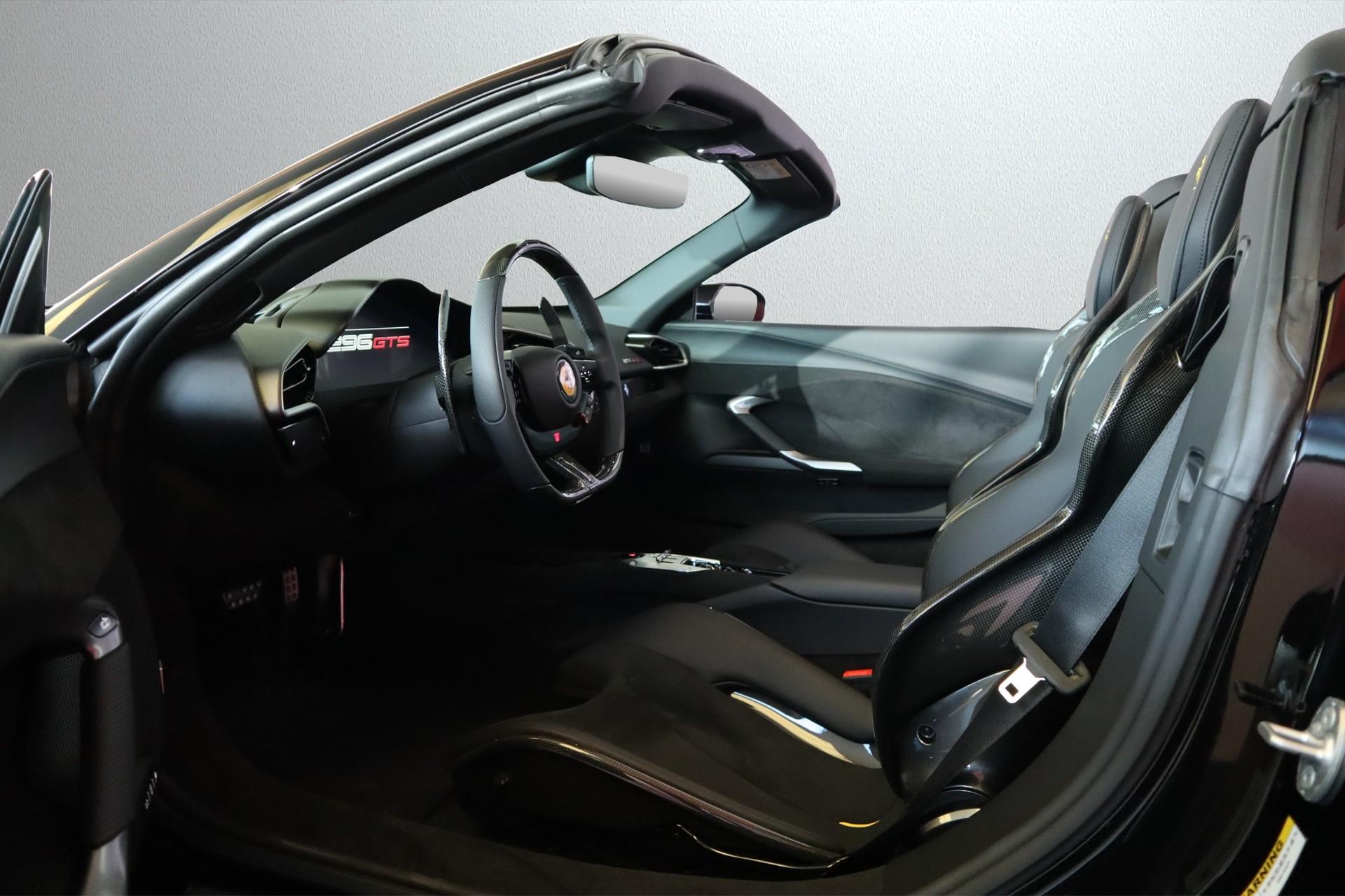FERRARI 296 GTS-showroom-element-3
