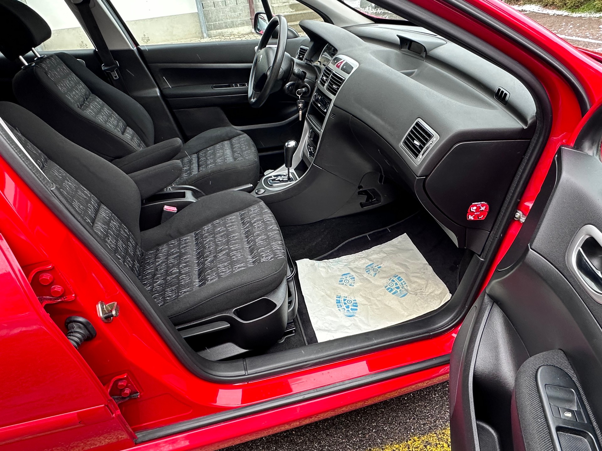 PEUGEOT 307 2.0 16V XT-image-13