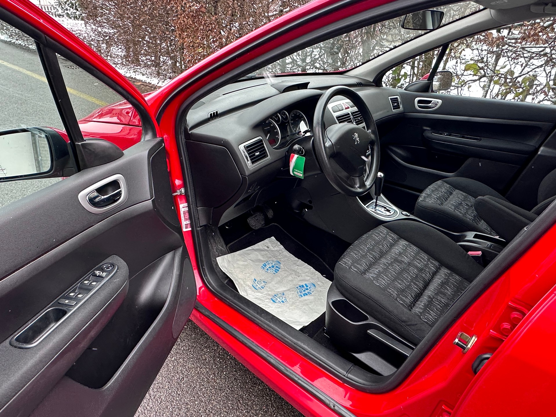 PEUGEOT 307 2.0 16V XT-image-14