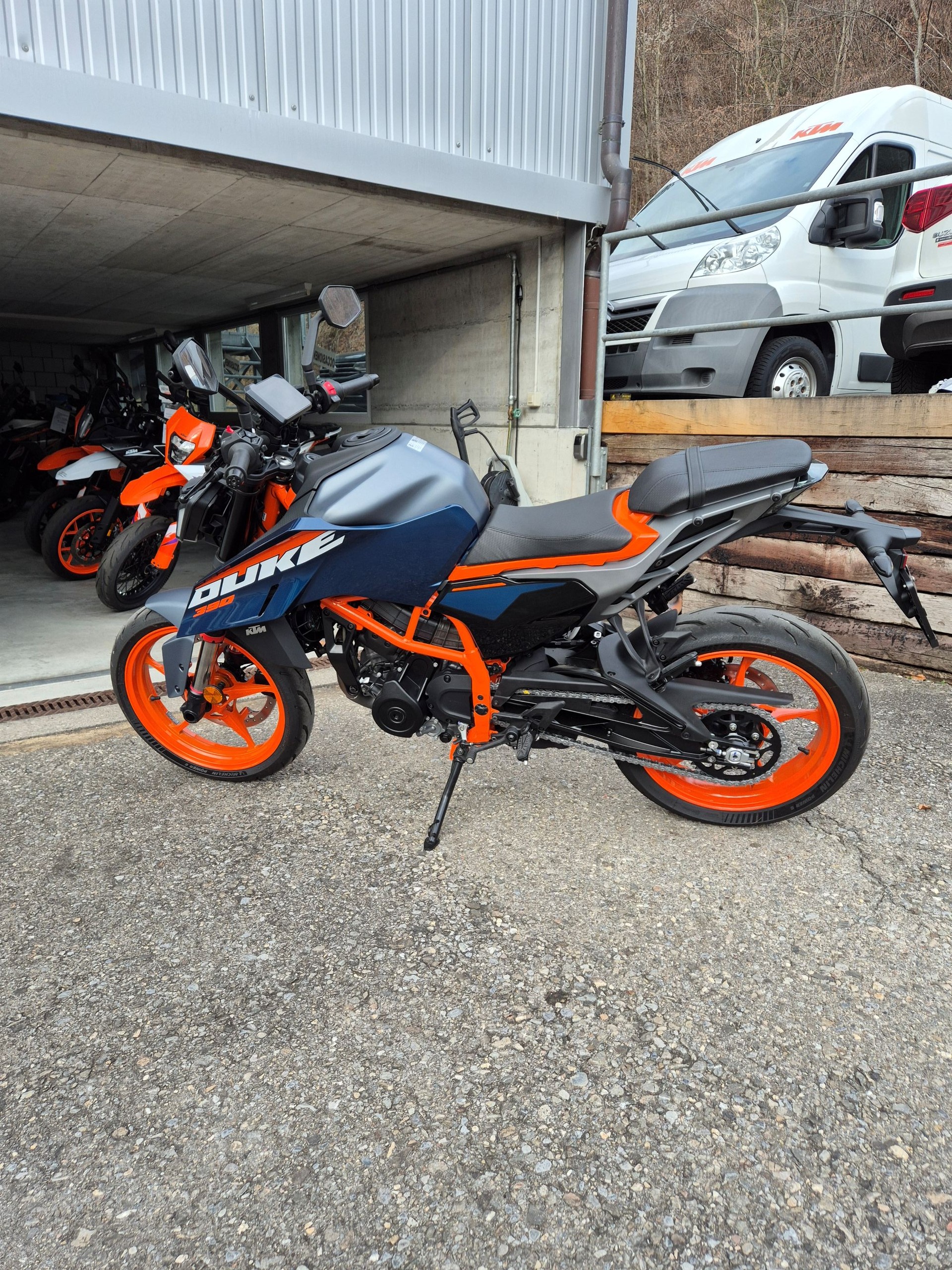 KTM 390 Duke-image-2