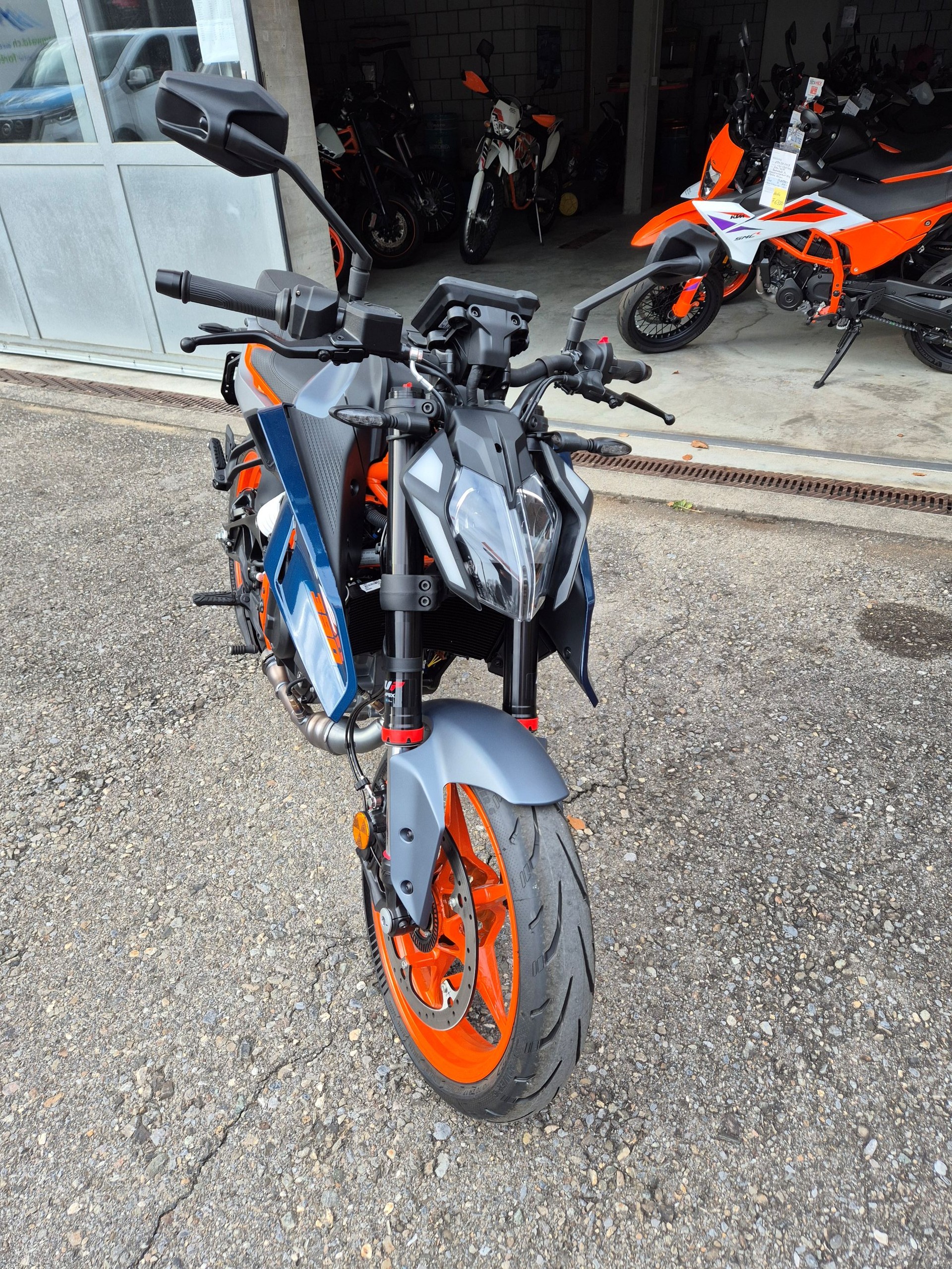 KTM 390 Duke-image-1