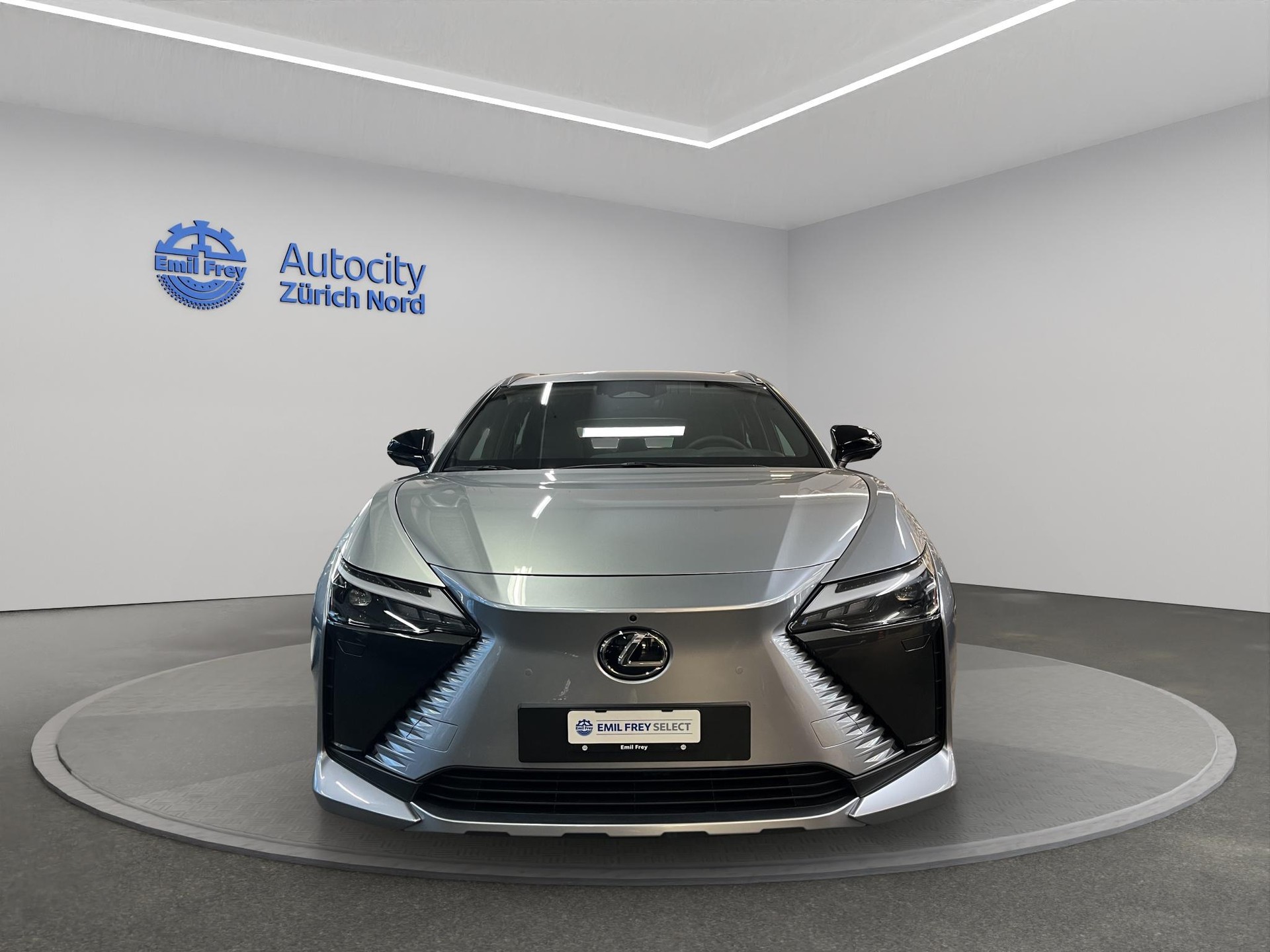 LEXUS RZ 450e Comfort-showroom-element-1