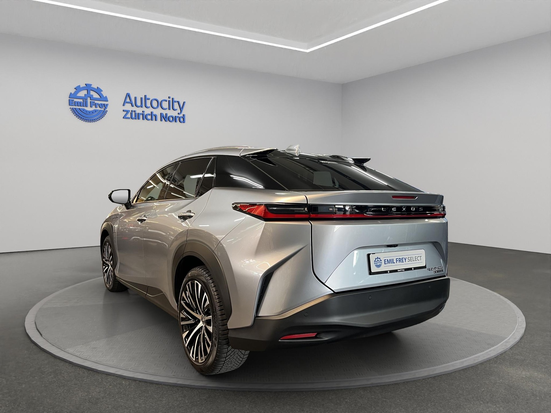 LEXUS RZ 450e Comfort-showroom-element-2