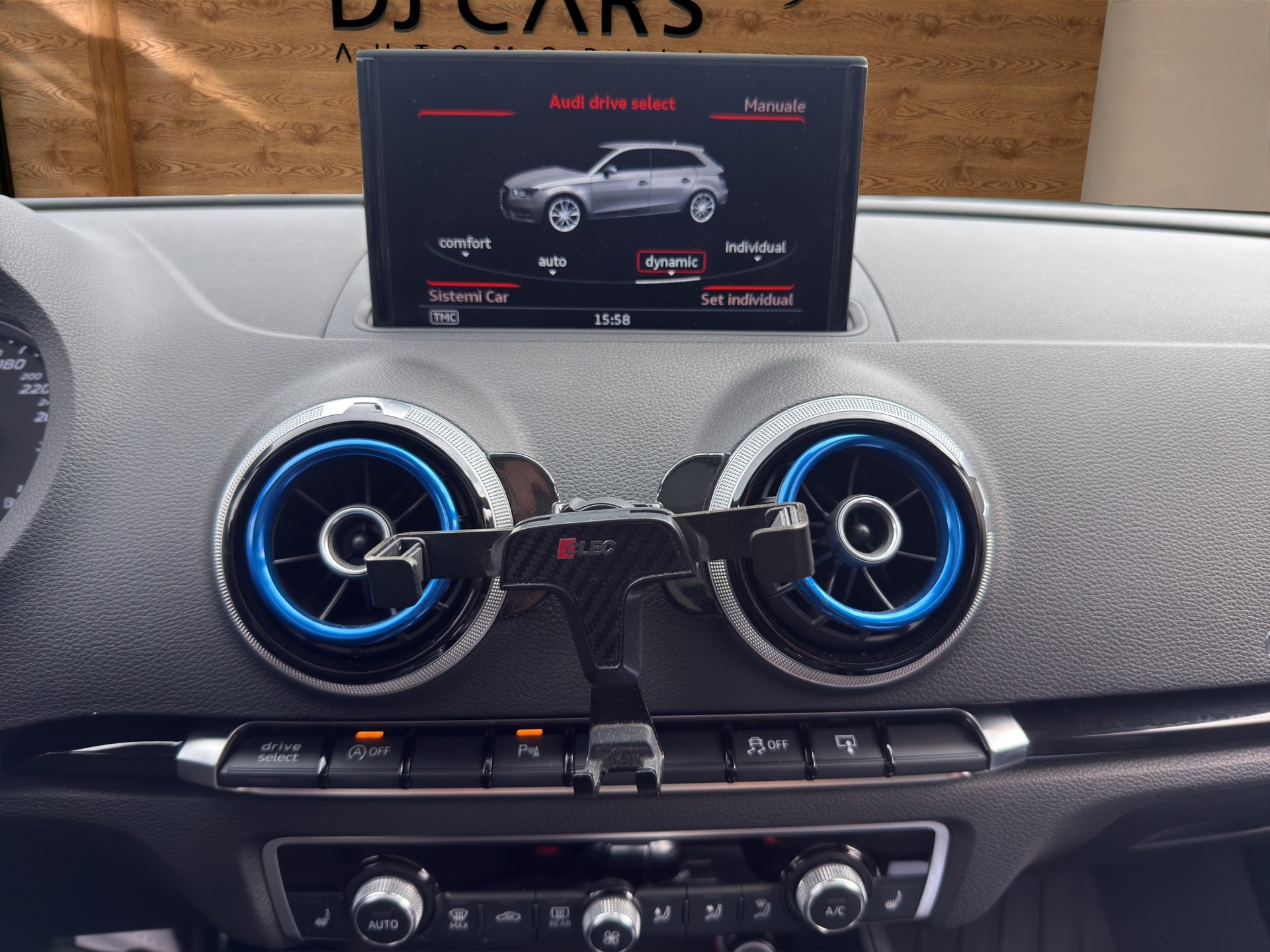 AUDI RS3 2.5 TSI quattro S-tronic-image-12